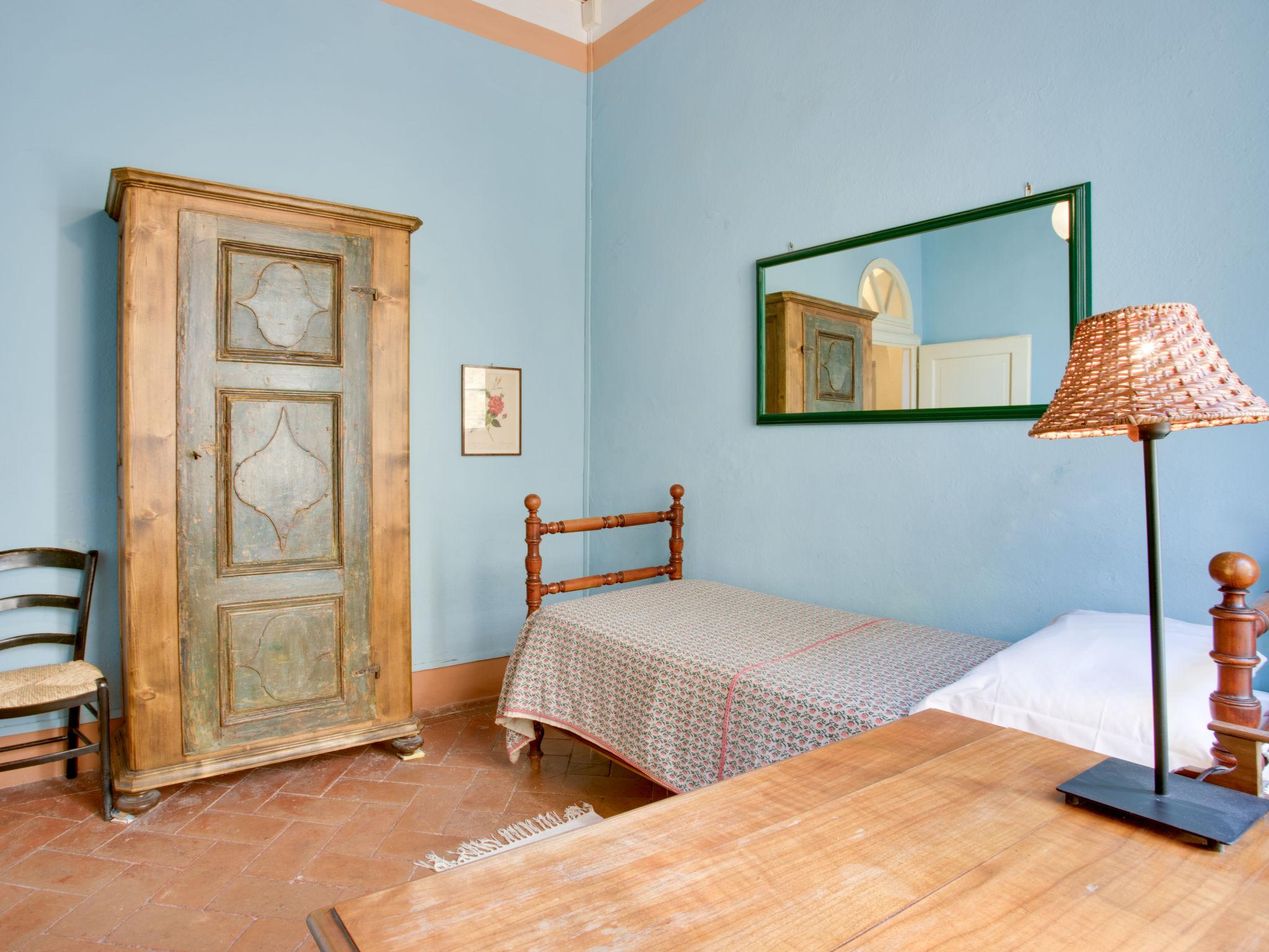 Photo 17 - 3 bedroom Apartment in San Gimignano with terrace