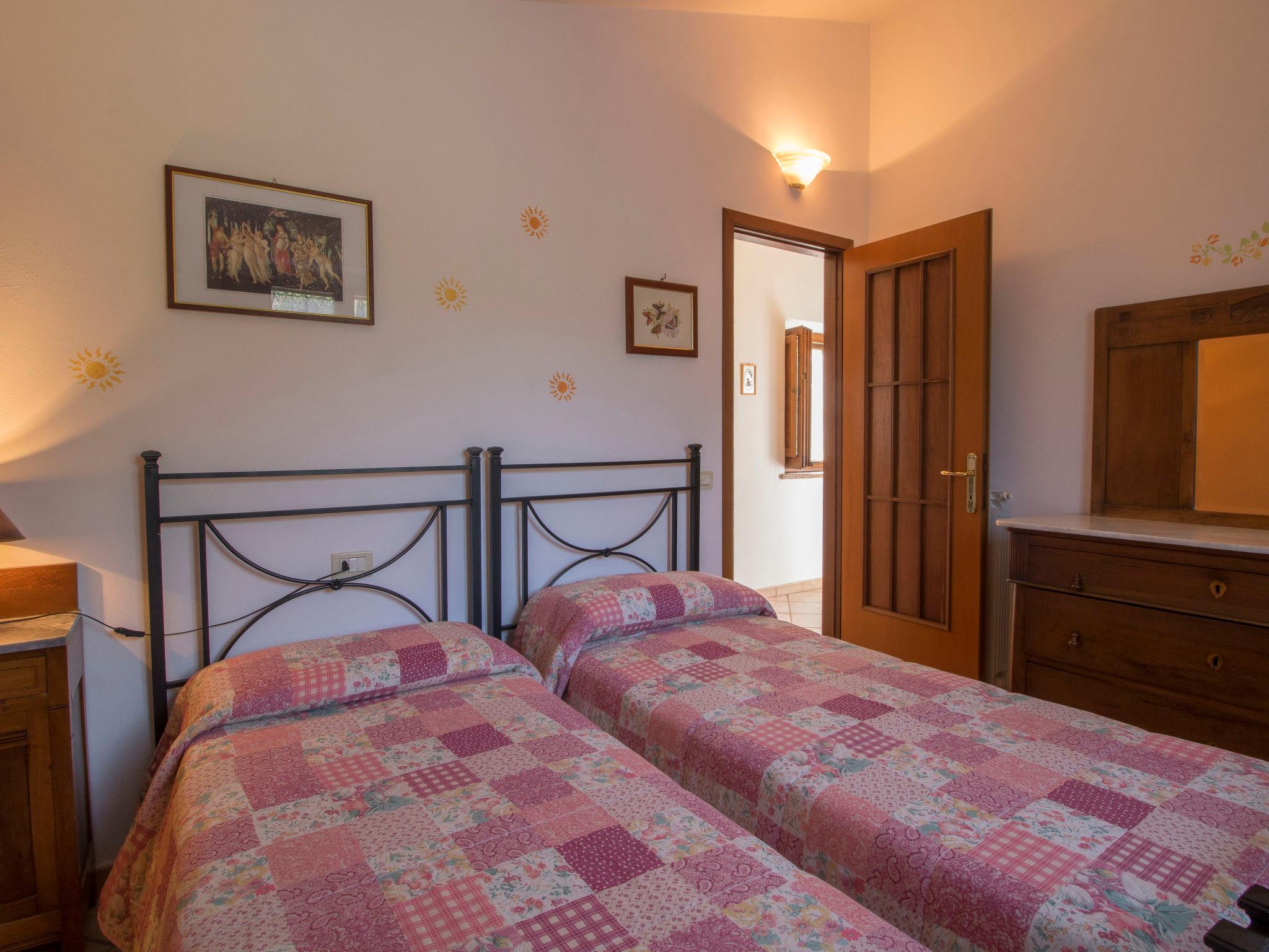 Photo 17 - 4 bedroom House in Baschi with private pool and garden