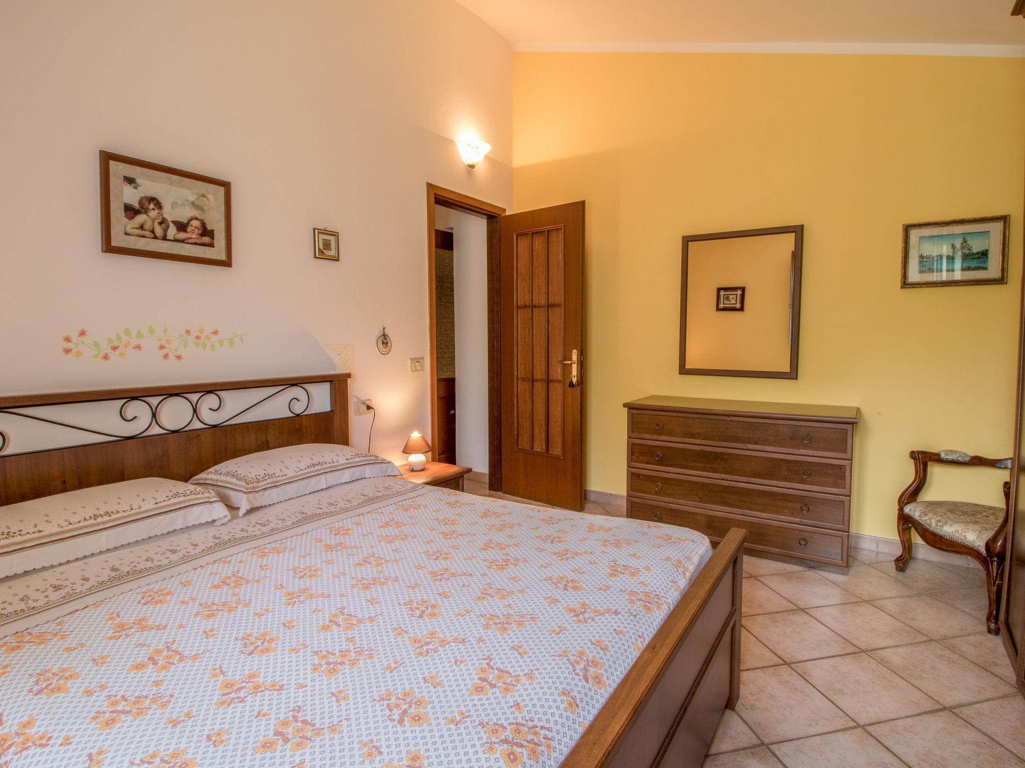 Photo 10 - 4 bedroom House in Baschi with private pool and garden
