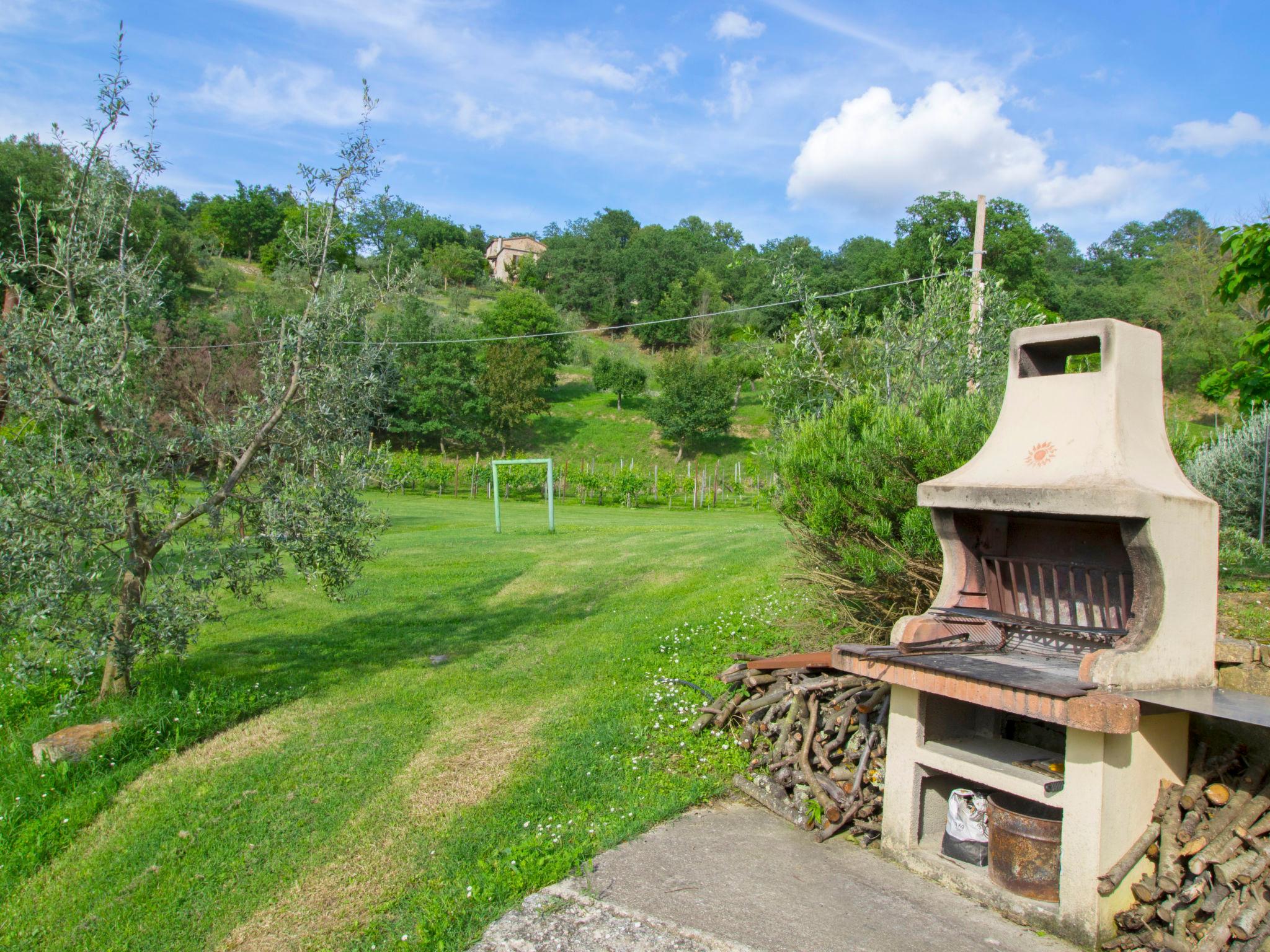 Foto 5 - Casa de 4 quartos em Baschi com piscina privada e jardim