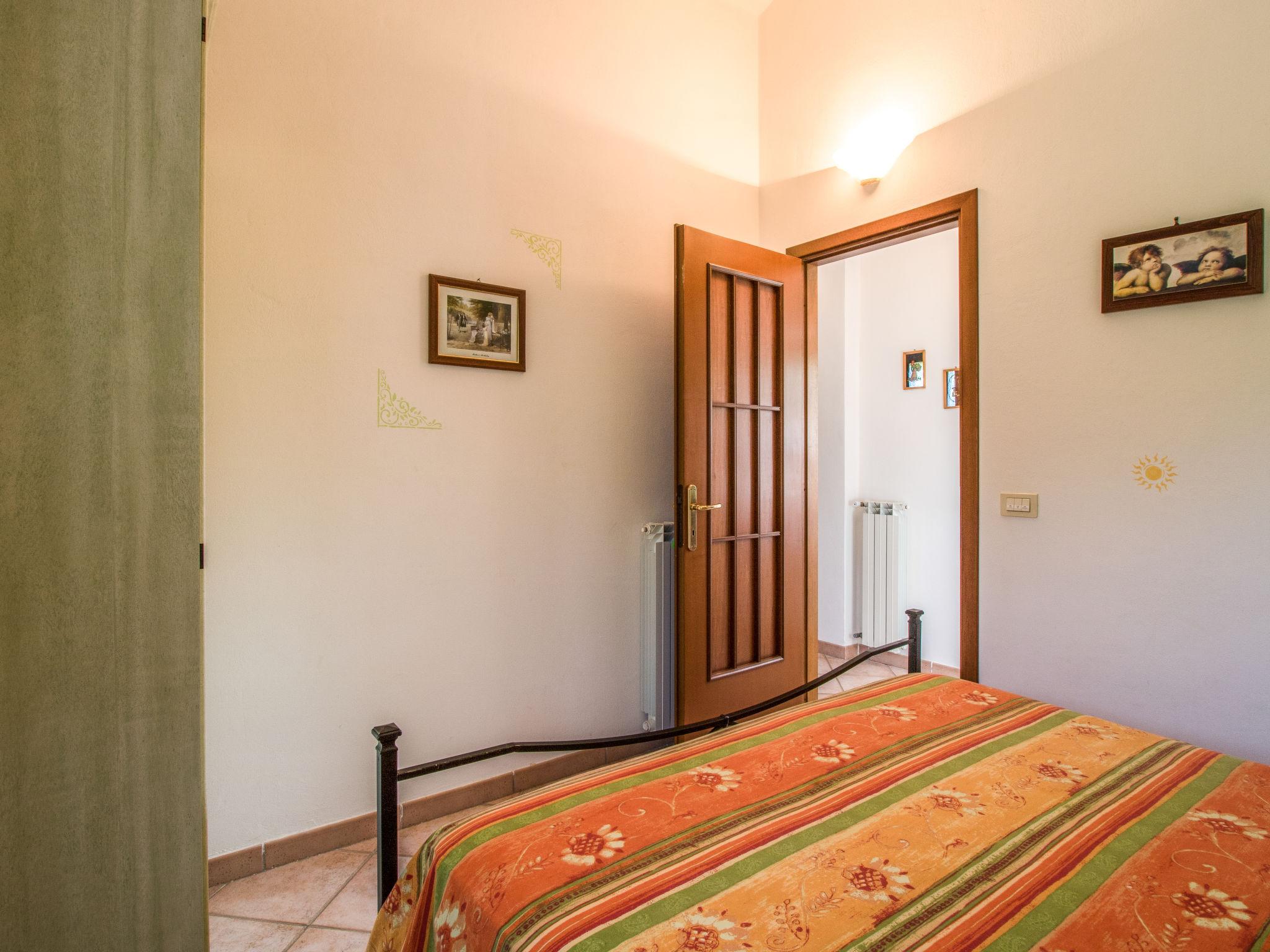 Photo 15 - 4 bedroom House in Baschi with private pool and garden