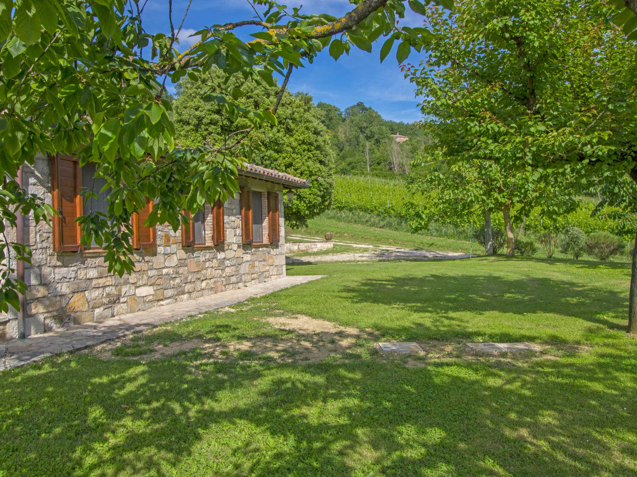 Photo 23 - Maison de 4 chambres à Baschi avec piscine privée et jardin