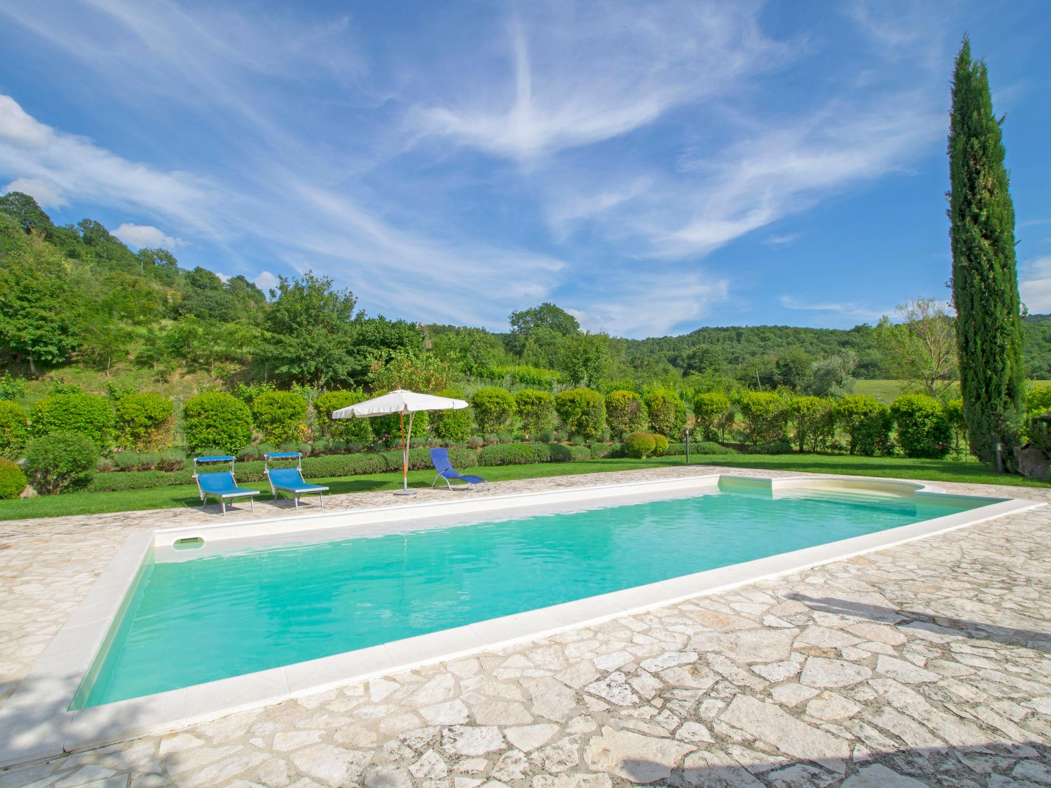 Photo 22 - Maison de 4 chambres à Baschi avec piscine privée et jardin