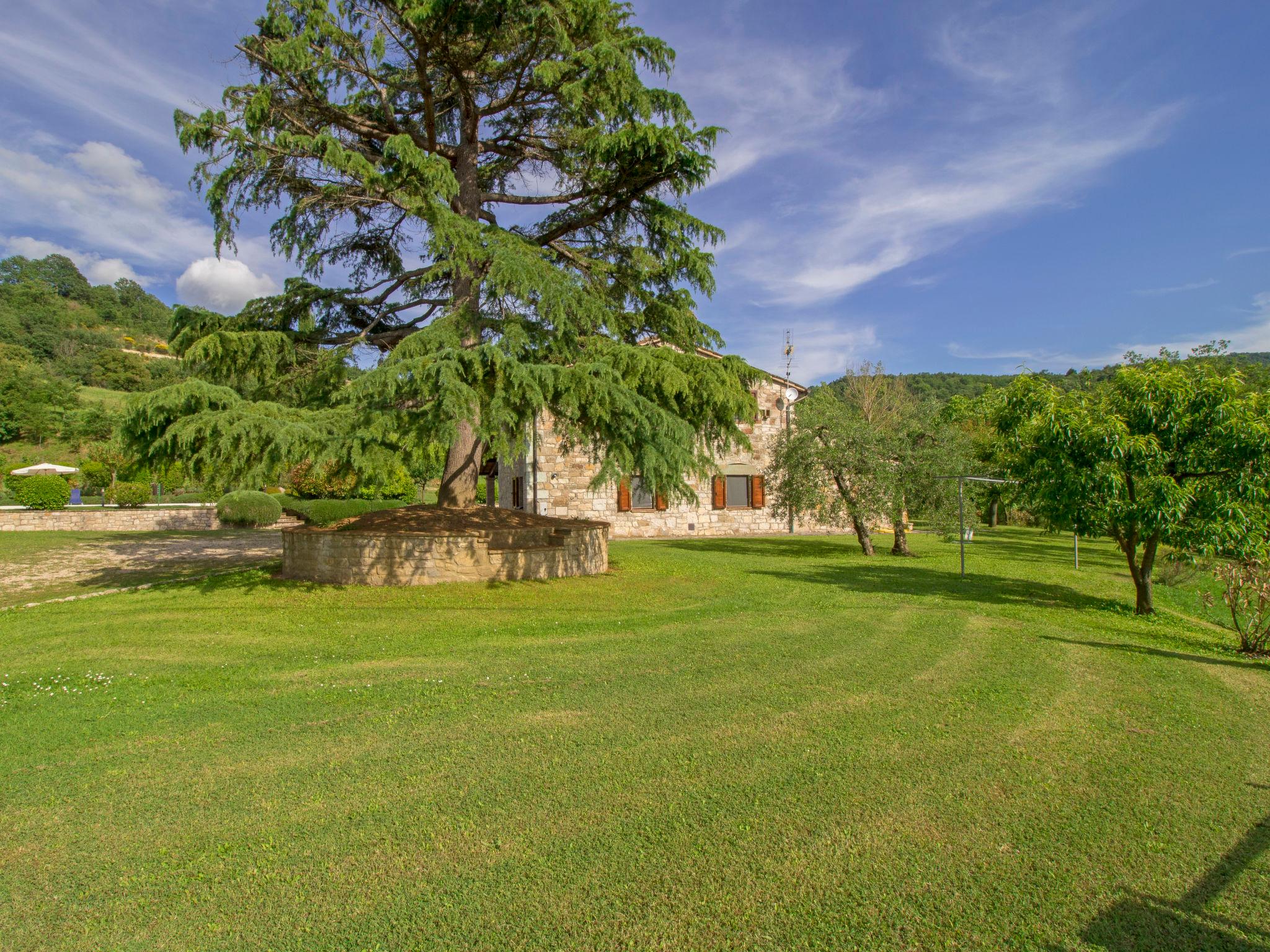 Photo 27 - Maison de 4 chambres à Baschi avec piscine privée et jardin