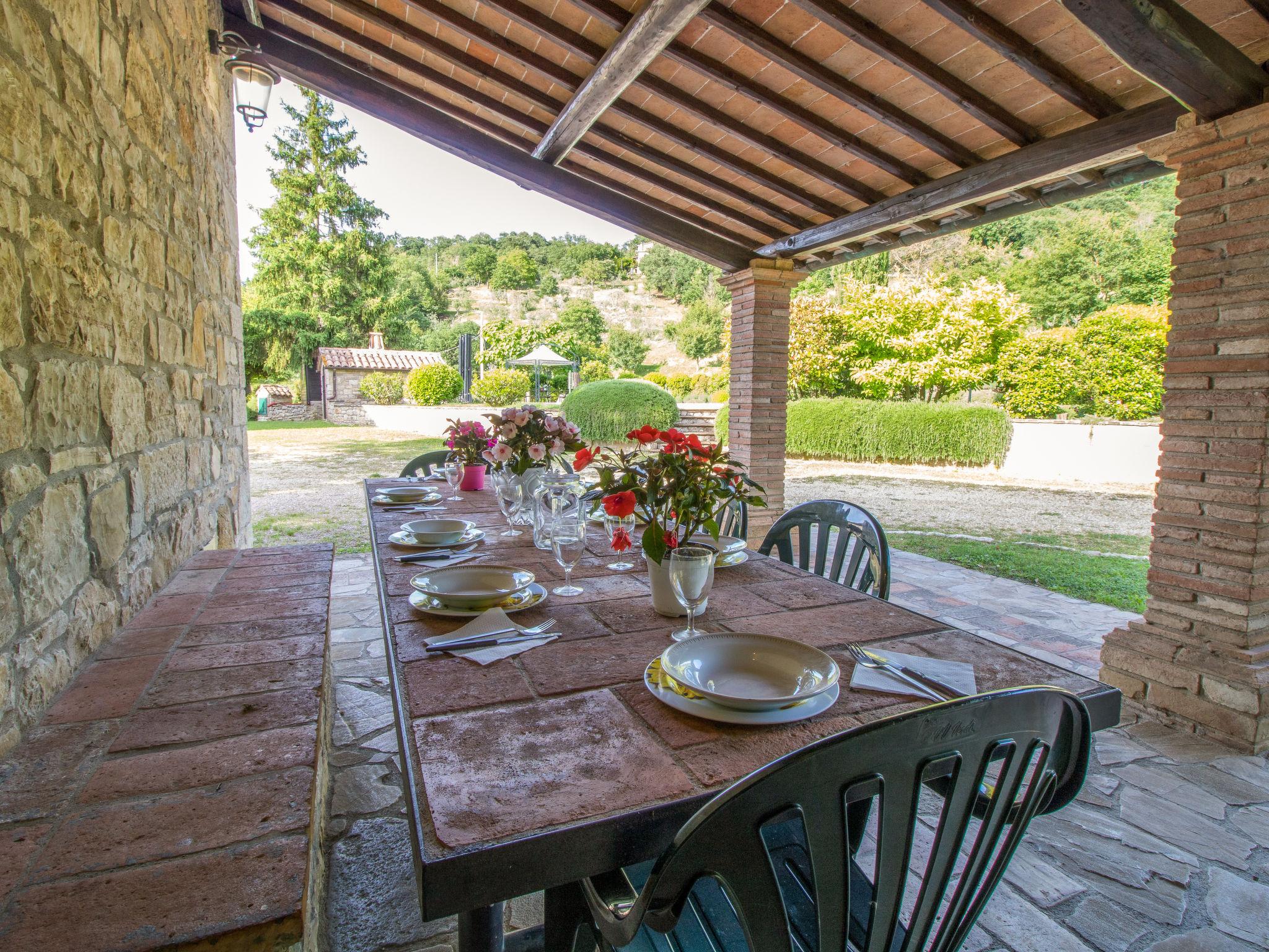 Foto 20 - Casa de 4 quartos em Baschi com piscina privada e jardim