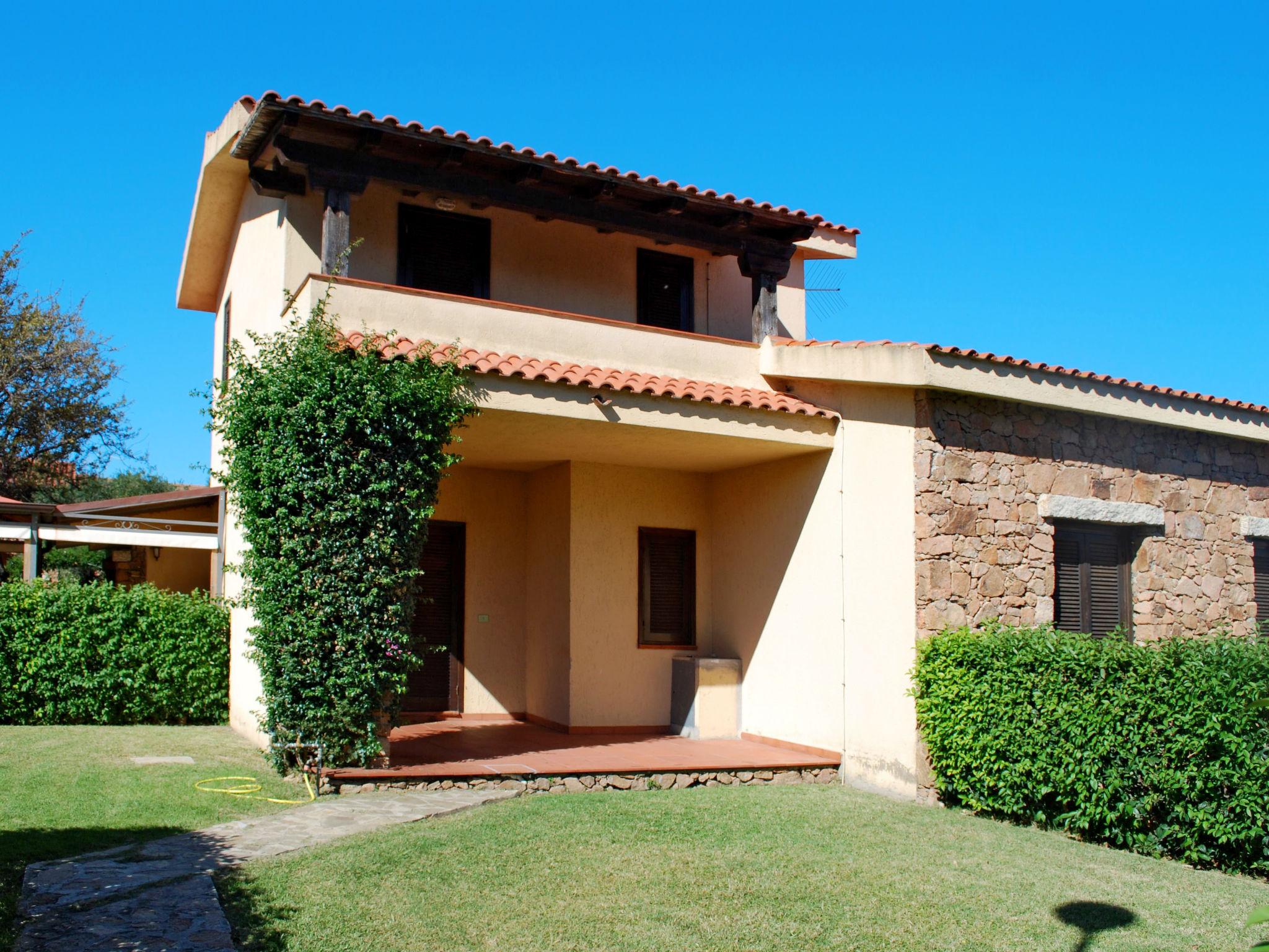 Photo 1 - Appartement de 2 chambres à San Teodoro avec terrasse