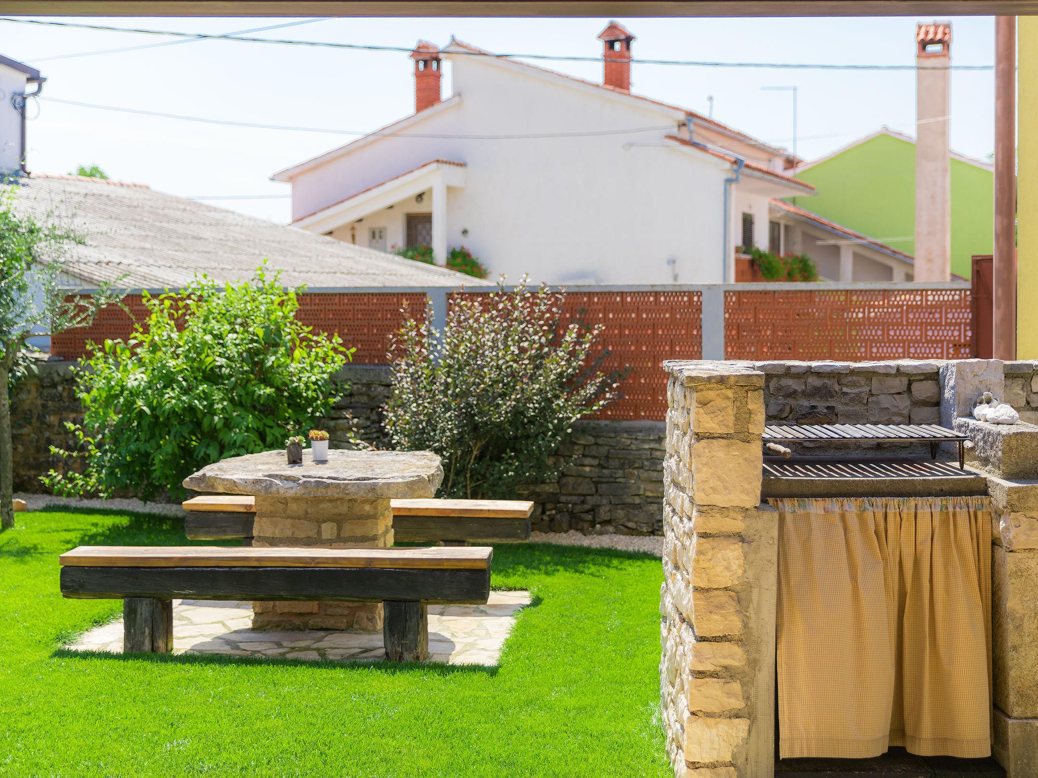 Photo 22 - Maison de 3 chambres à Žminj avec piscine privée et jardin