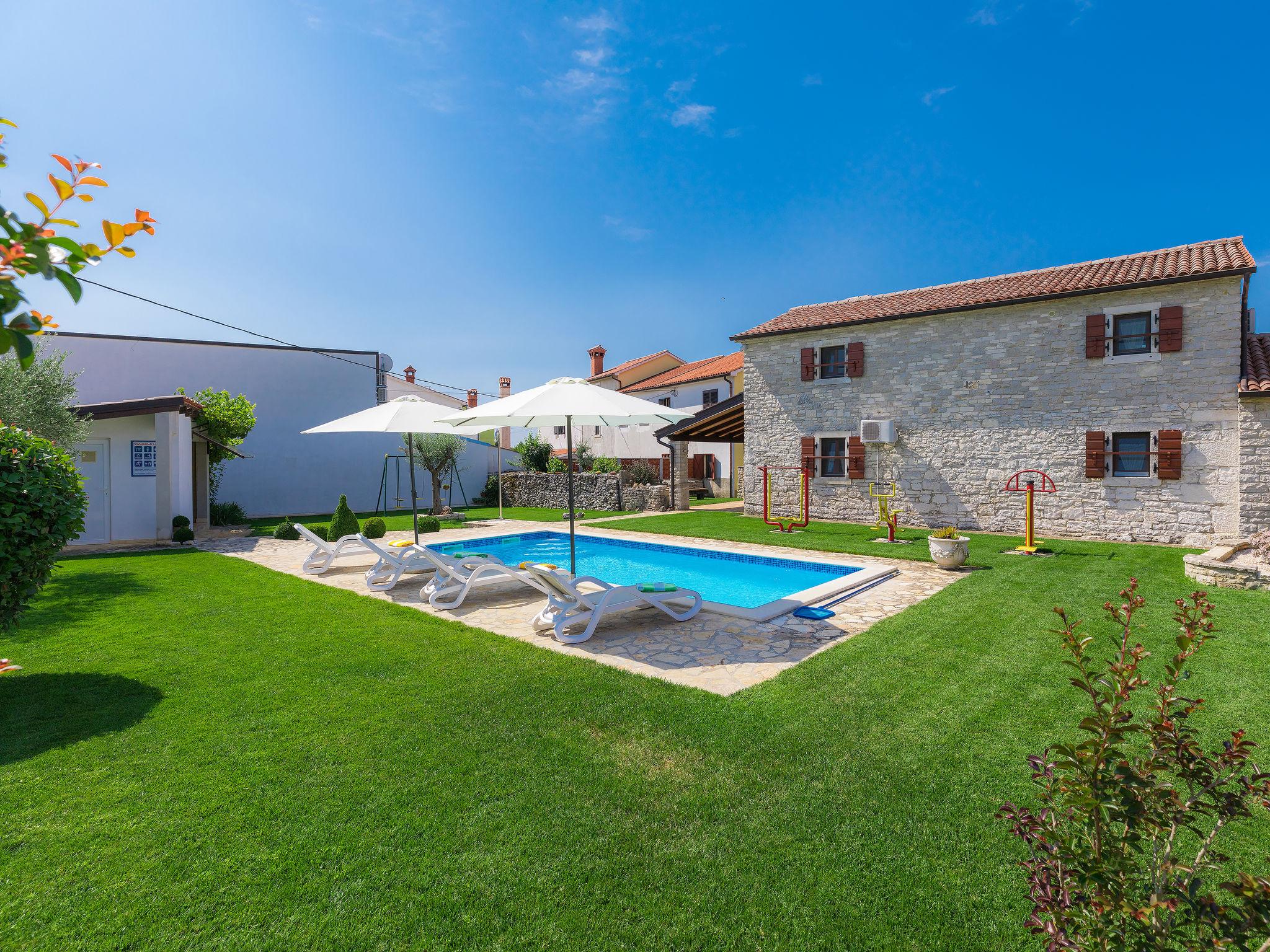 Photo 24 - Maison de 3 chambres à Žminj avec piscine privée et vues à la mer