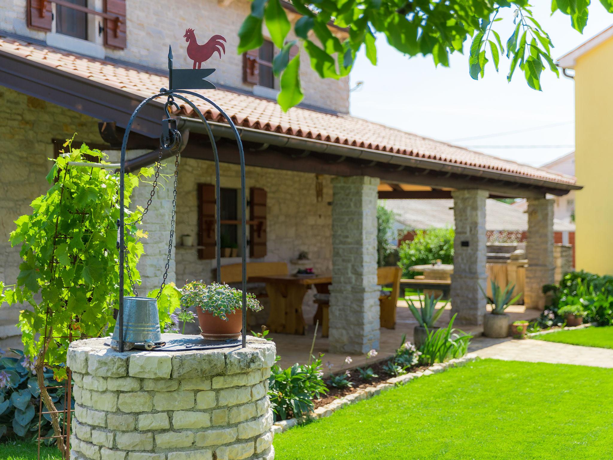 Foto 15 - Casa con 3 camere da letto a Žminj con piscina privata e giardino