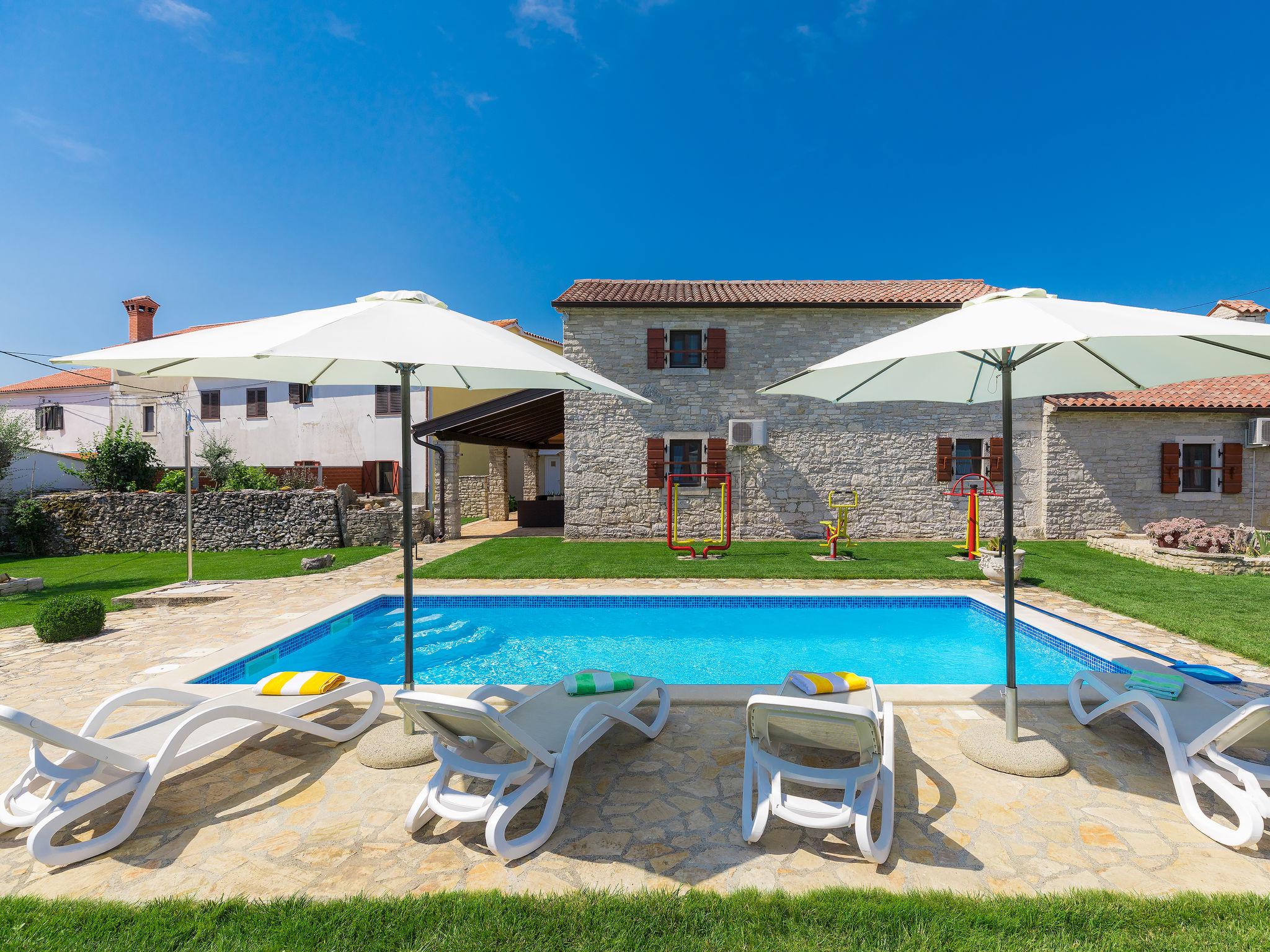 Photo 6 - Maison de 3 chambres à Žminj avec piscine privée et vues à la mer