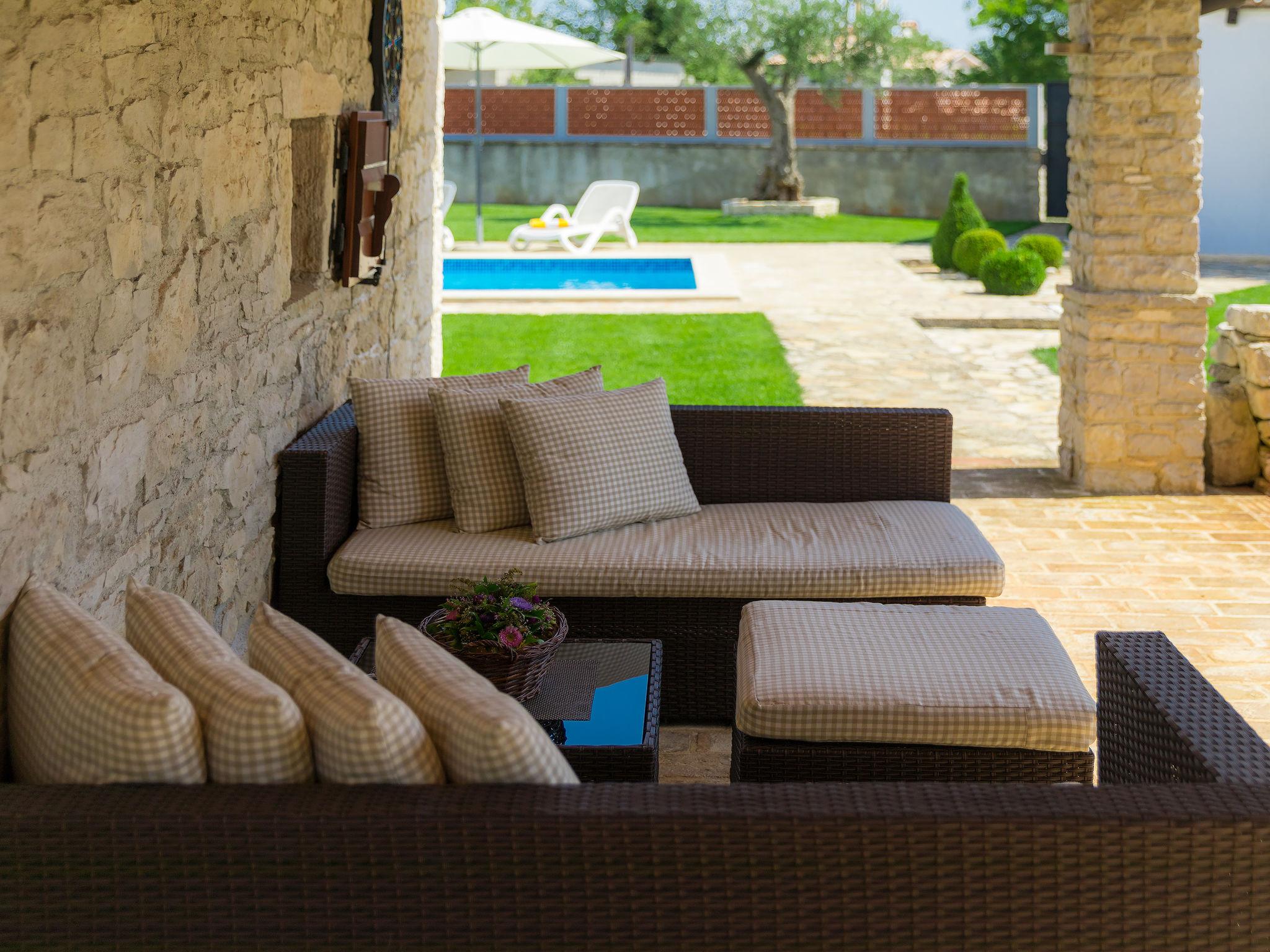 Photo 5 - Maison de 3 chambres à Žminj avec piscine privée et jardin