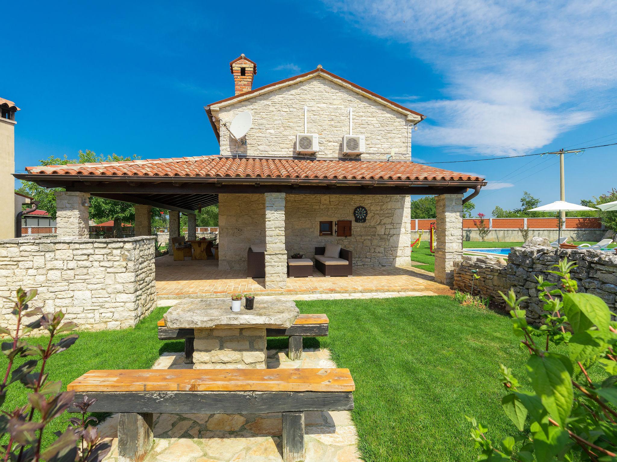 Photo 21 - 3 bedroom House in Žminj with private pool and sea view