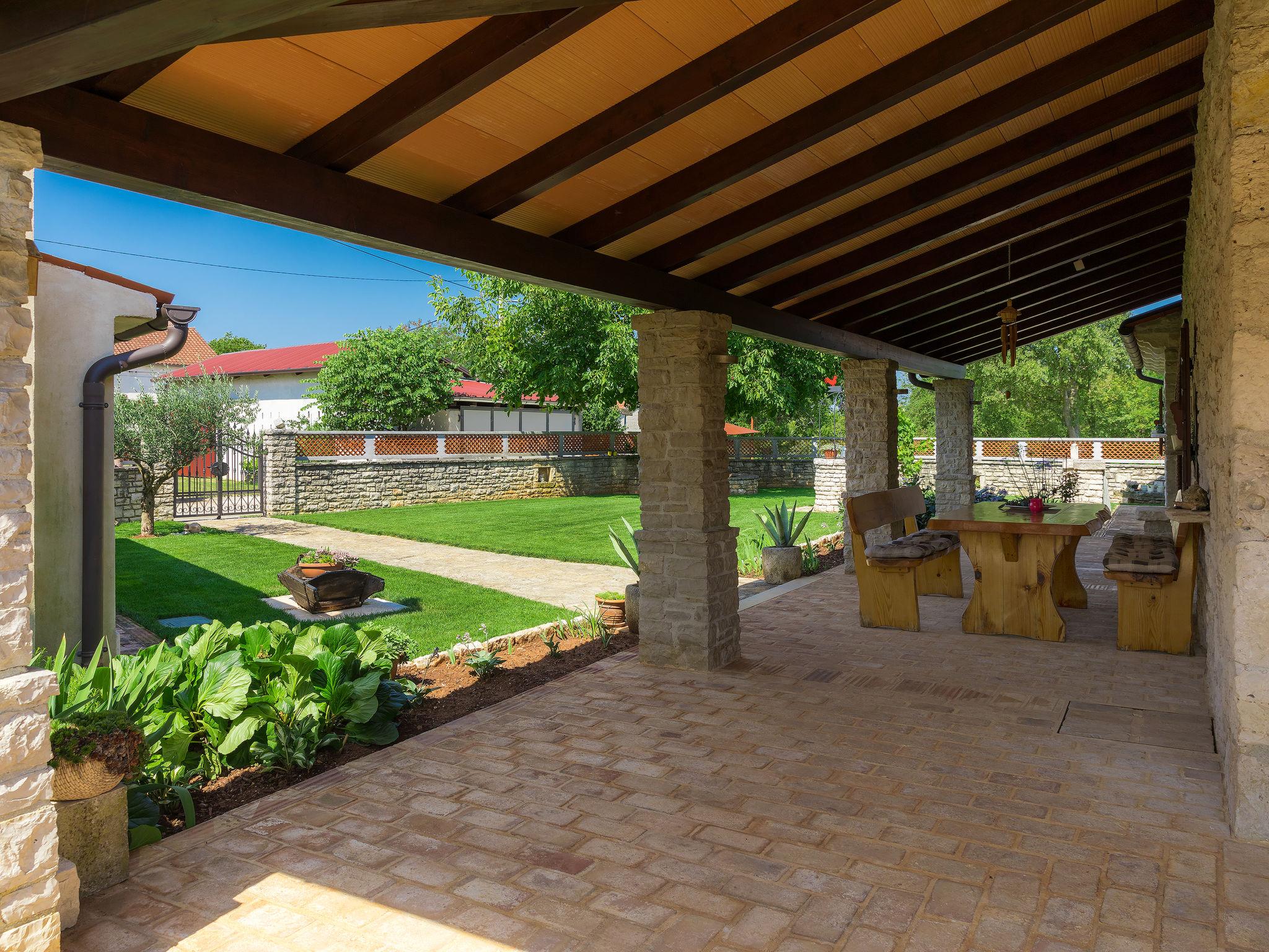 Photo 46 - Maison de 3 chambres à Žminj avec piscine privée et jardin