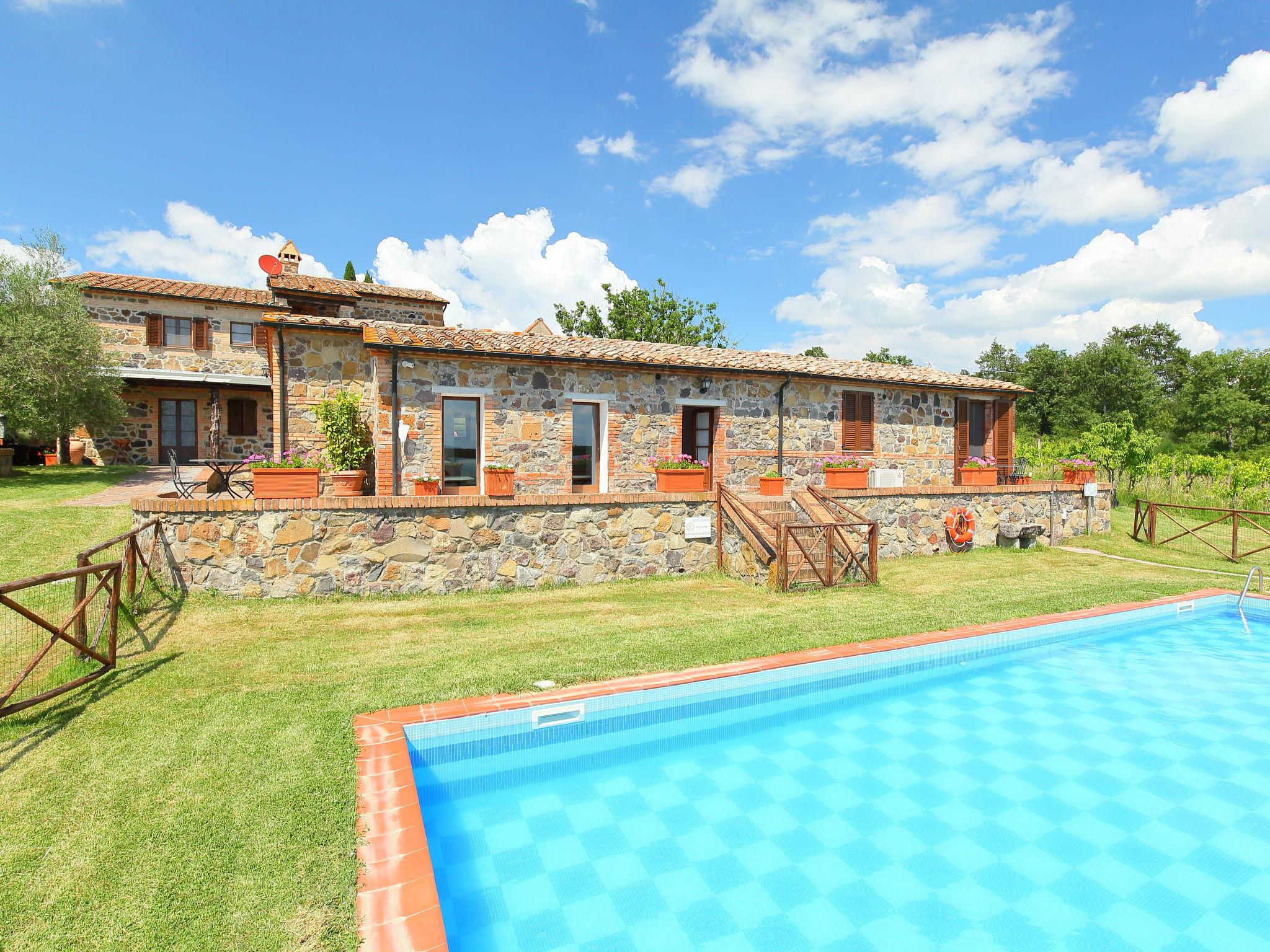 Foto 1 - Casa de 5 habitaciones en Radicofani con piscina privada y jardín