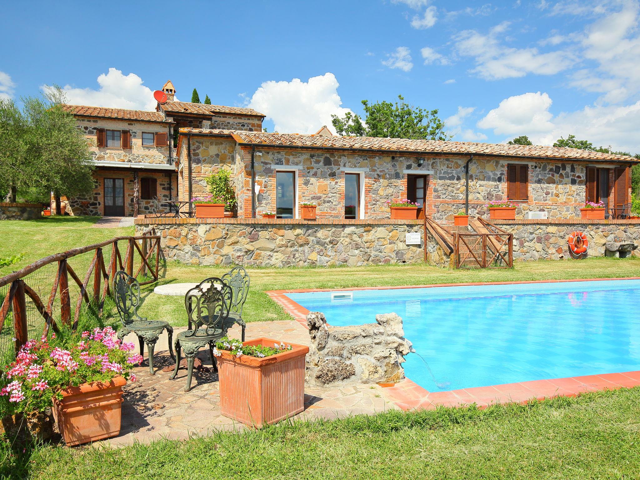 Foto 29 - Casa de 5 quartos em Radicofani com piscina privada e jardim