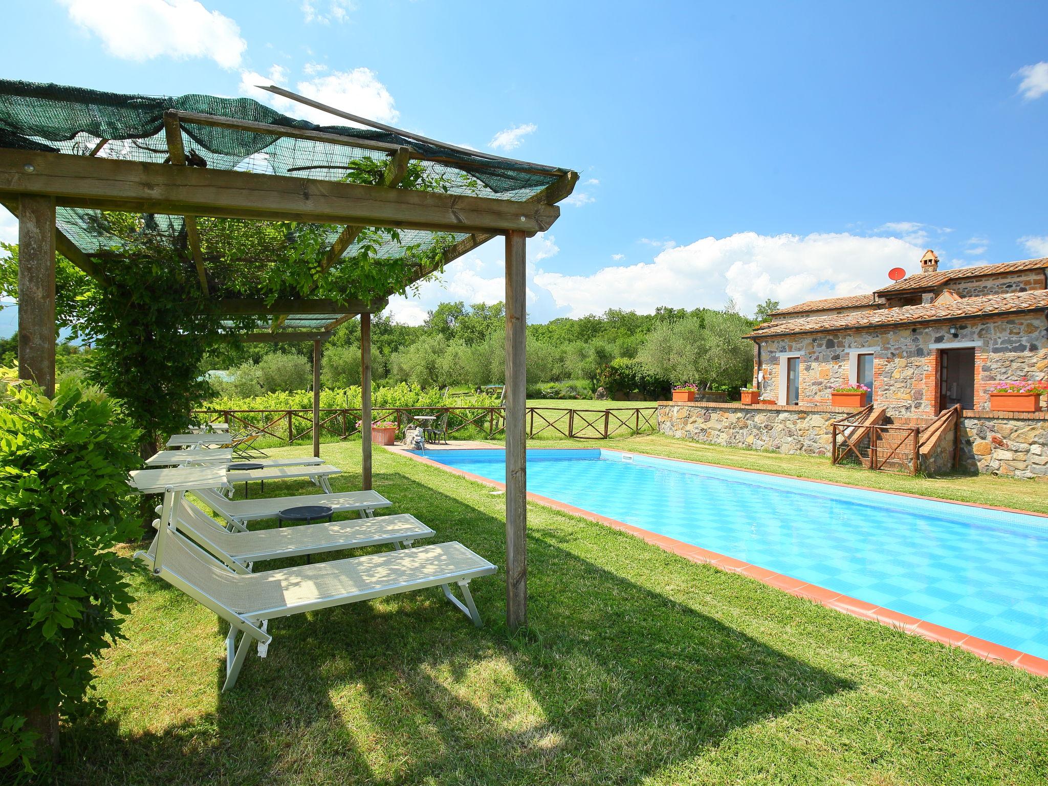 Foto 2 - Casa de 5 quartos em Radicofani com piscina privada e jardim