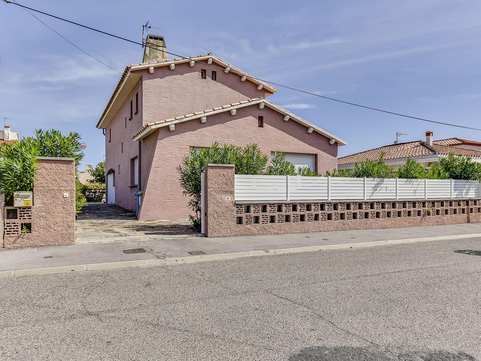 Photo 2 - Maison de 4 chambres à Le Barcarès avec jardin et terrasse