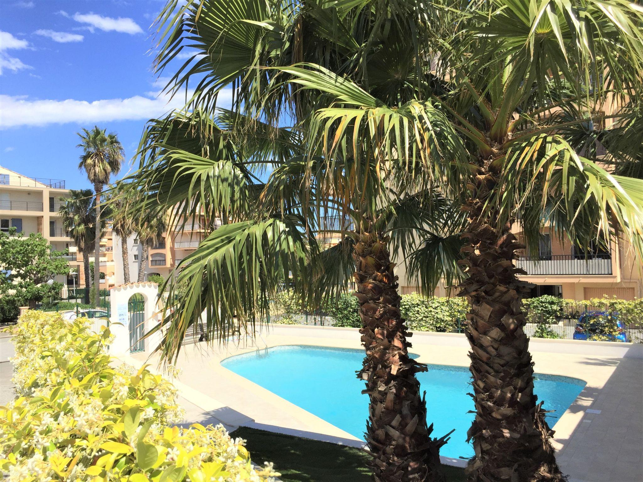 Foto 1 - Apartamento en Sainte-Maxime con piscina y vistas al mar