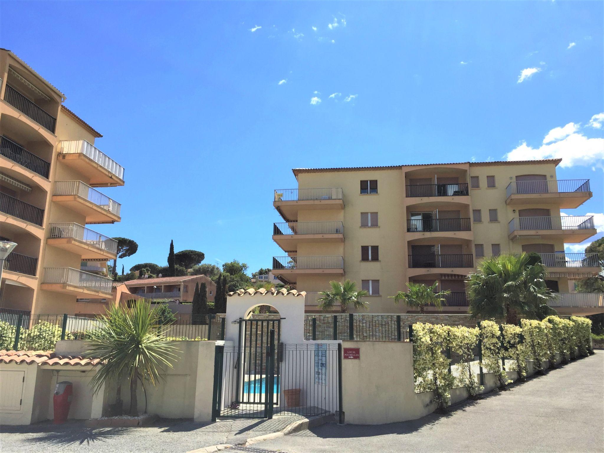 Foto 14 - Appartamento con 1 camera da letto a Sainte-Maxime con piscina e vista mare