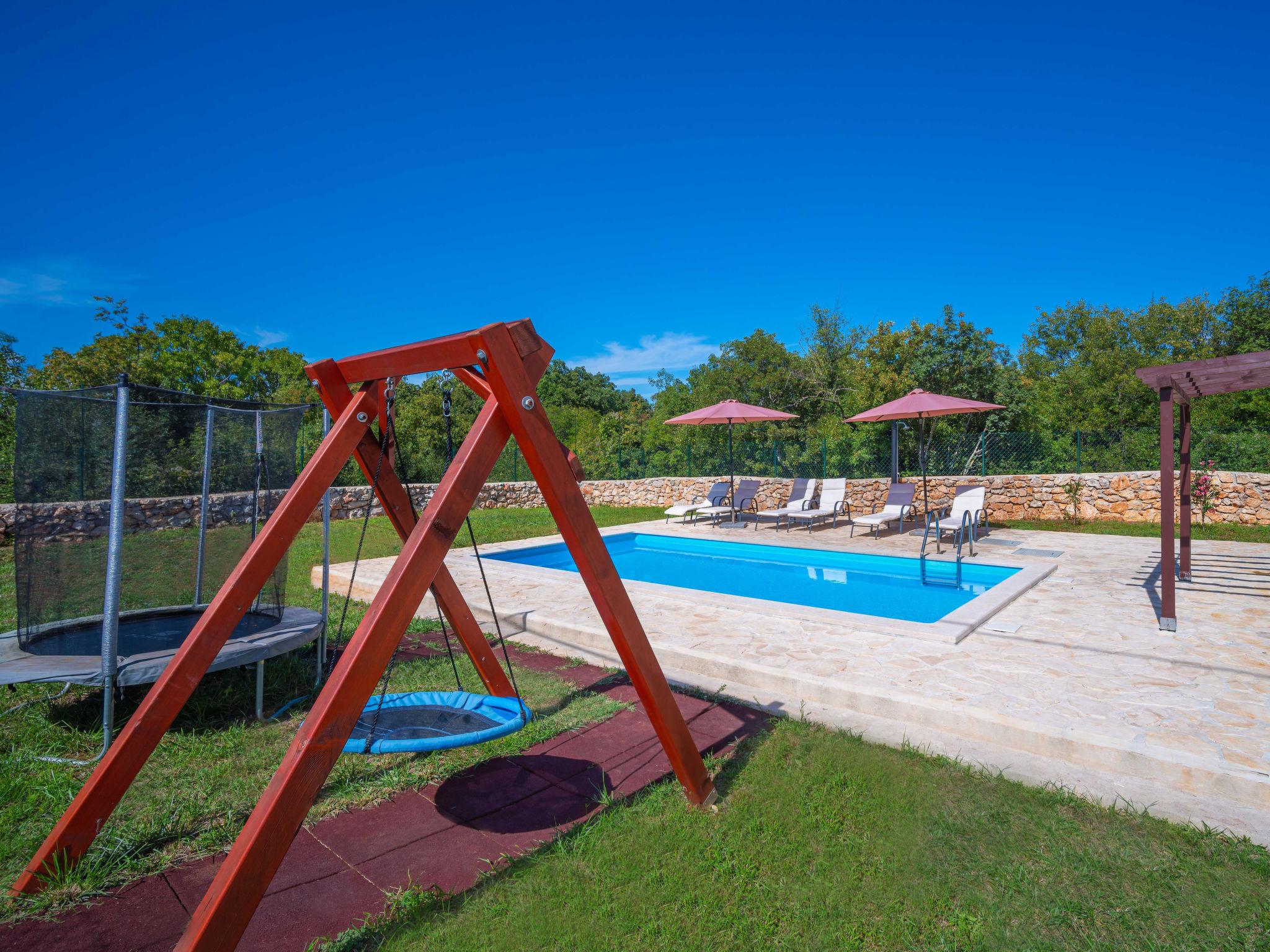 Foto 16 - Casa de 3 quartos em Dobrinj com piscina privada e jardim