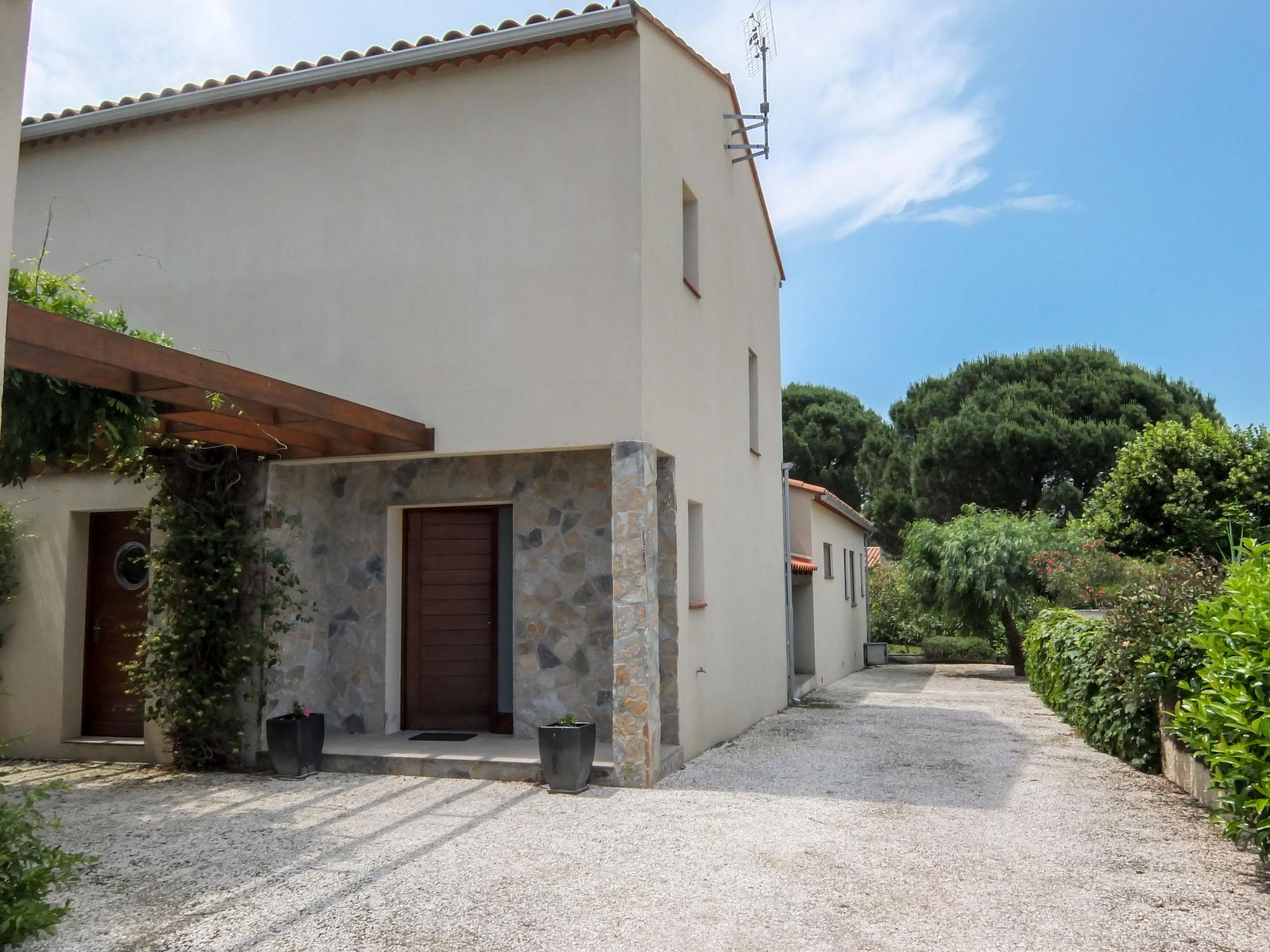 Foto 20 - Casa con 4 camere da letto a Saint-Génis-des-Fontaines con piscina privata e giardino