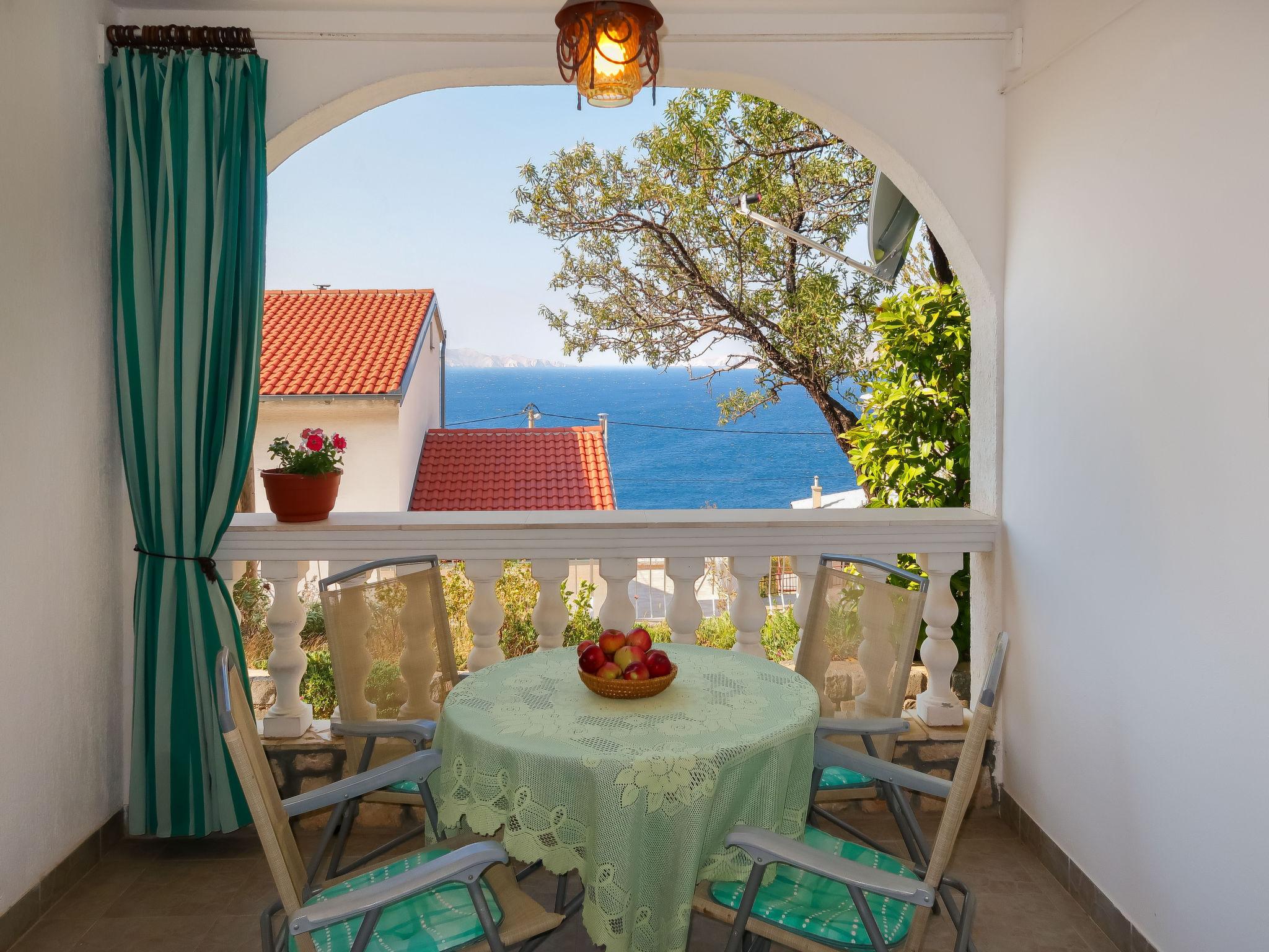 Foto 1 - Apartamento de 2 quartos em Senj com jardim e vistas do mar