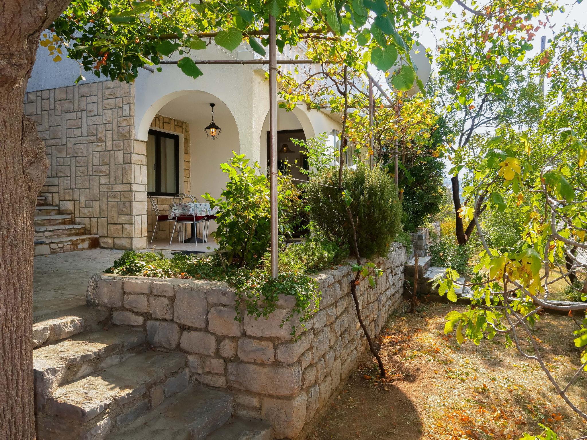 Photo 14 - Appartement de 2 chambres à Senj avec jardin et terrasse