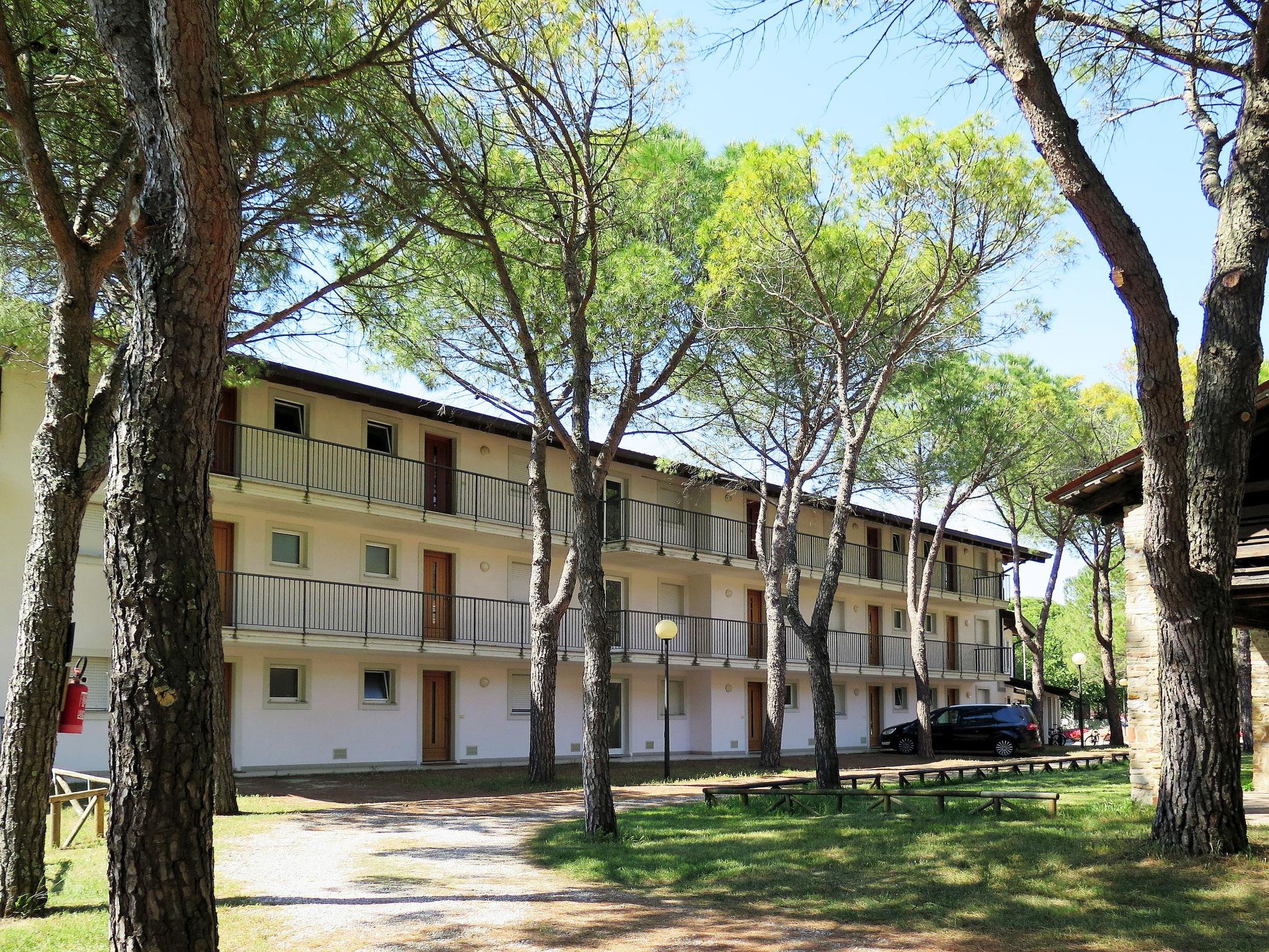 Photo 25 - Appartement de 2 chambres à Aquilée avec piscine et vues à la mer