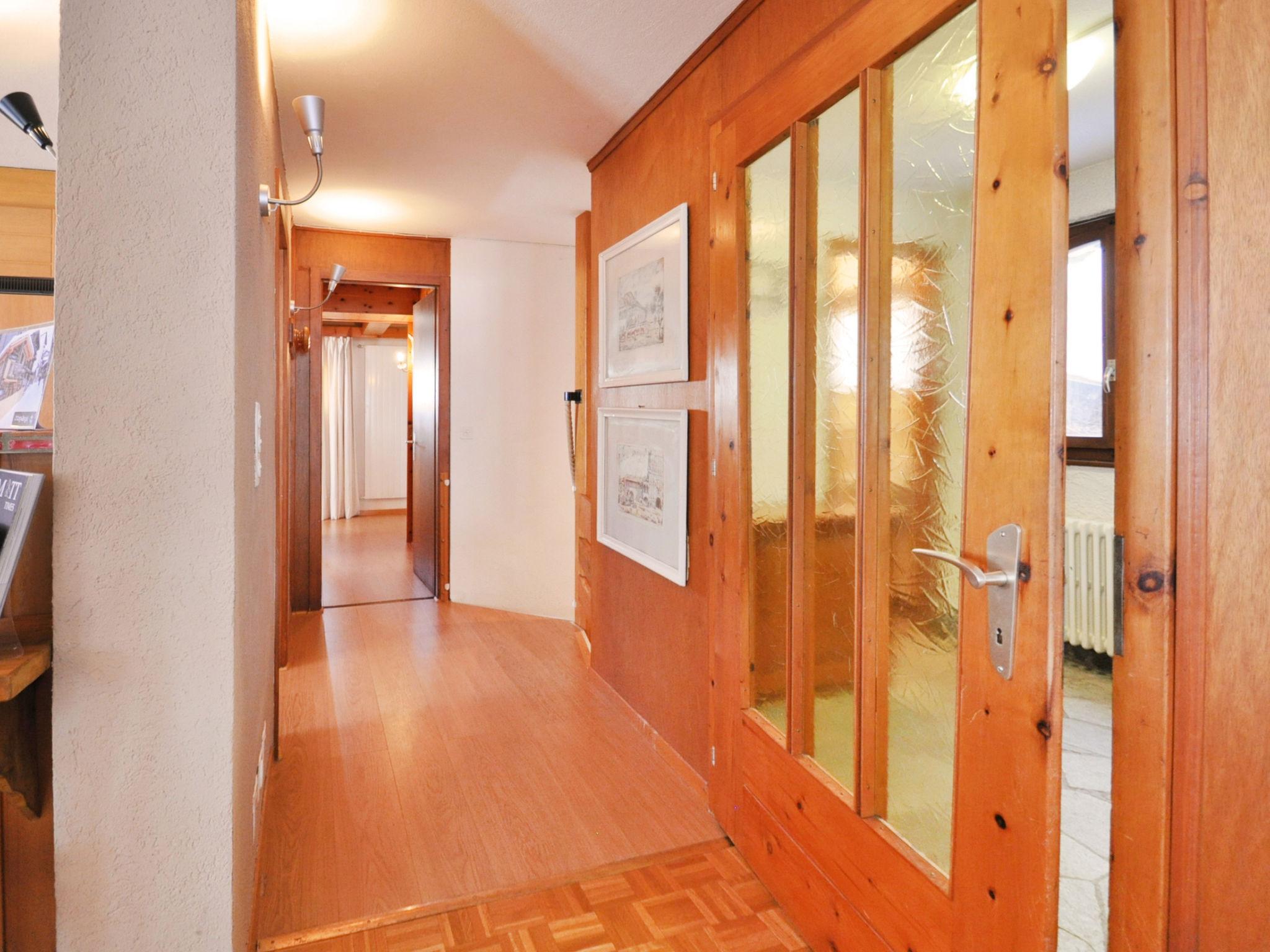 Photo 13 - 5 bedroom Apartment in Zermatt with garden