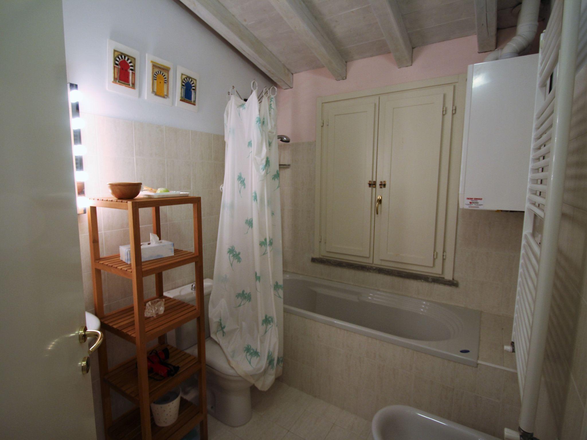 Foto 18 - Haus mit 2 Schlafzimmern in Pignone mit schwimmbad und garten