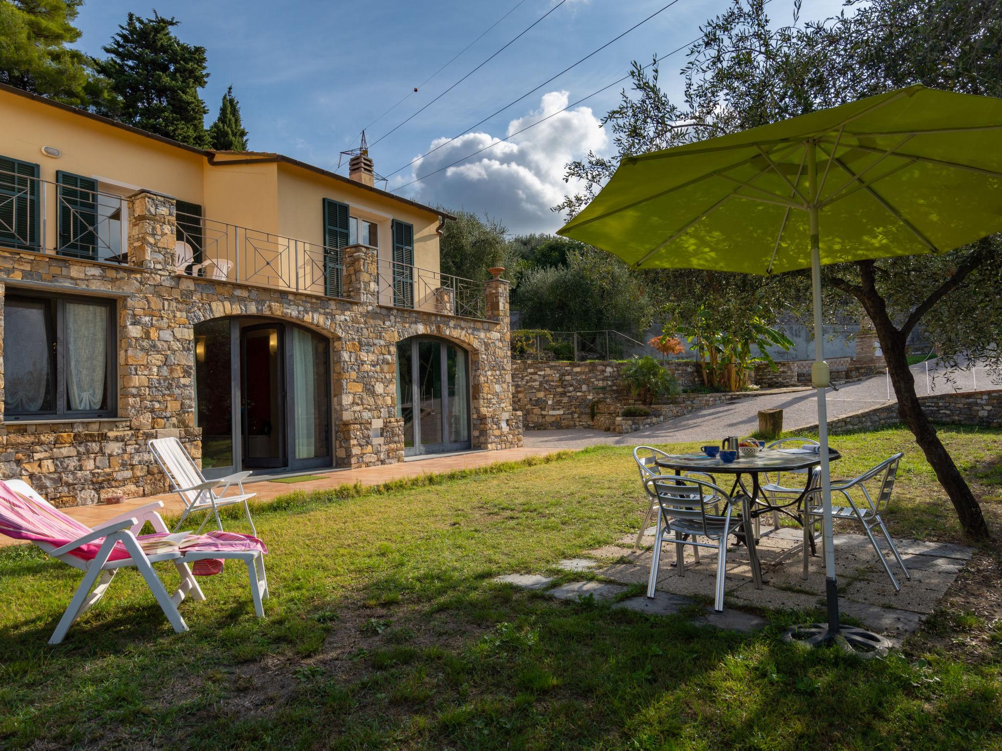 Photo 3 - Appartement de 2 chambres à Imperia avec jardin et vues à la mer