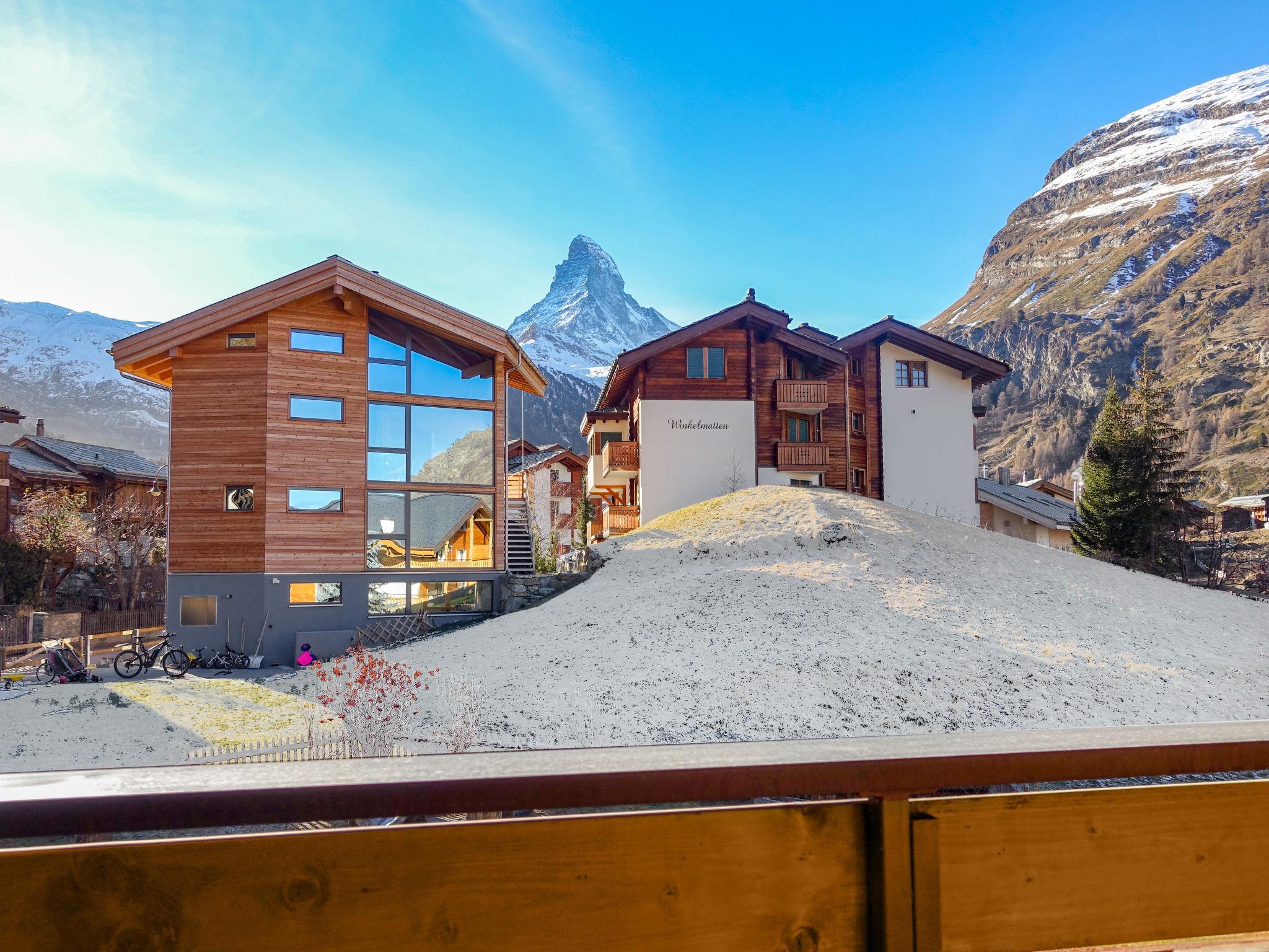 Foto 2 - Appartamento con 3 camere da letto a Zermatt con giardino e vista sulle montagne