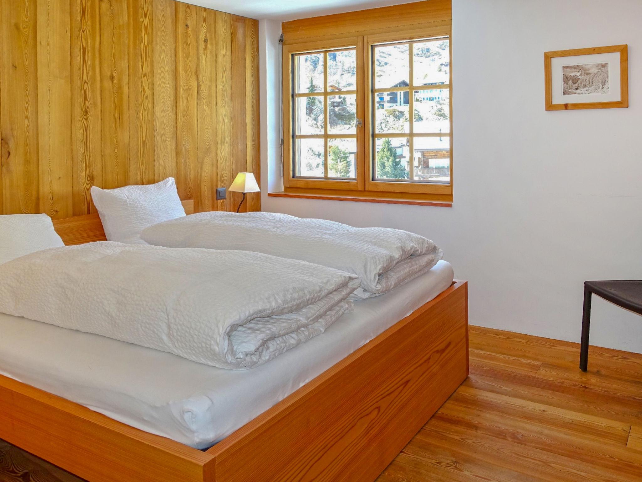 Photo 11 - 3 bedroom Apartment in Zermatt with garden and mountain view