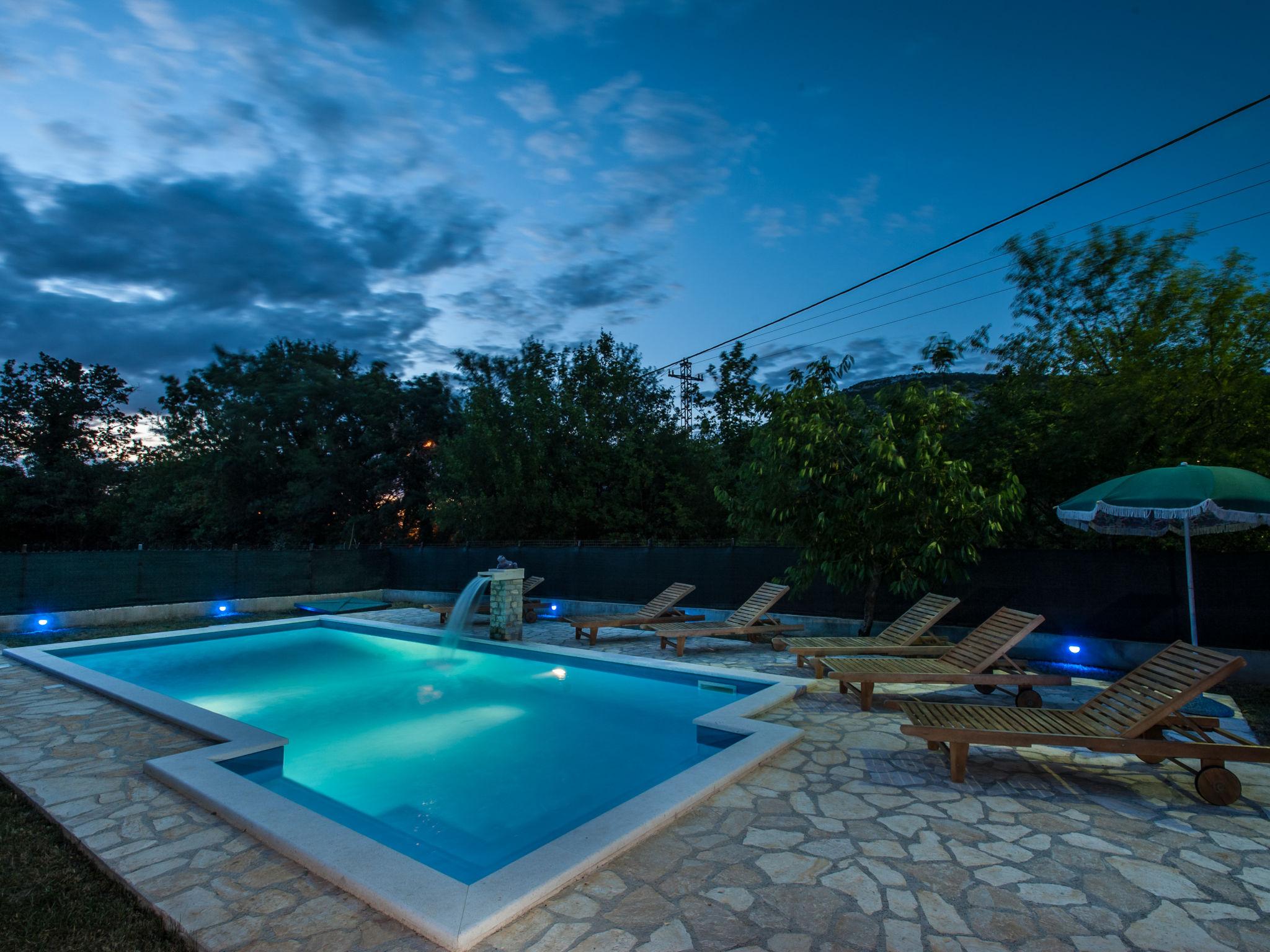 Photo 26 - Maison de 3 chambres à Prgomet avec piscine privée et vues à la mer