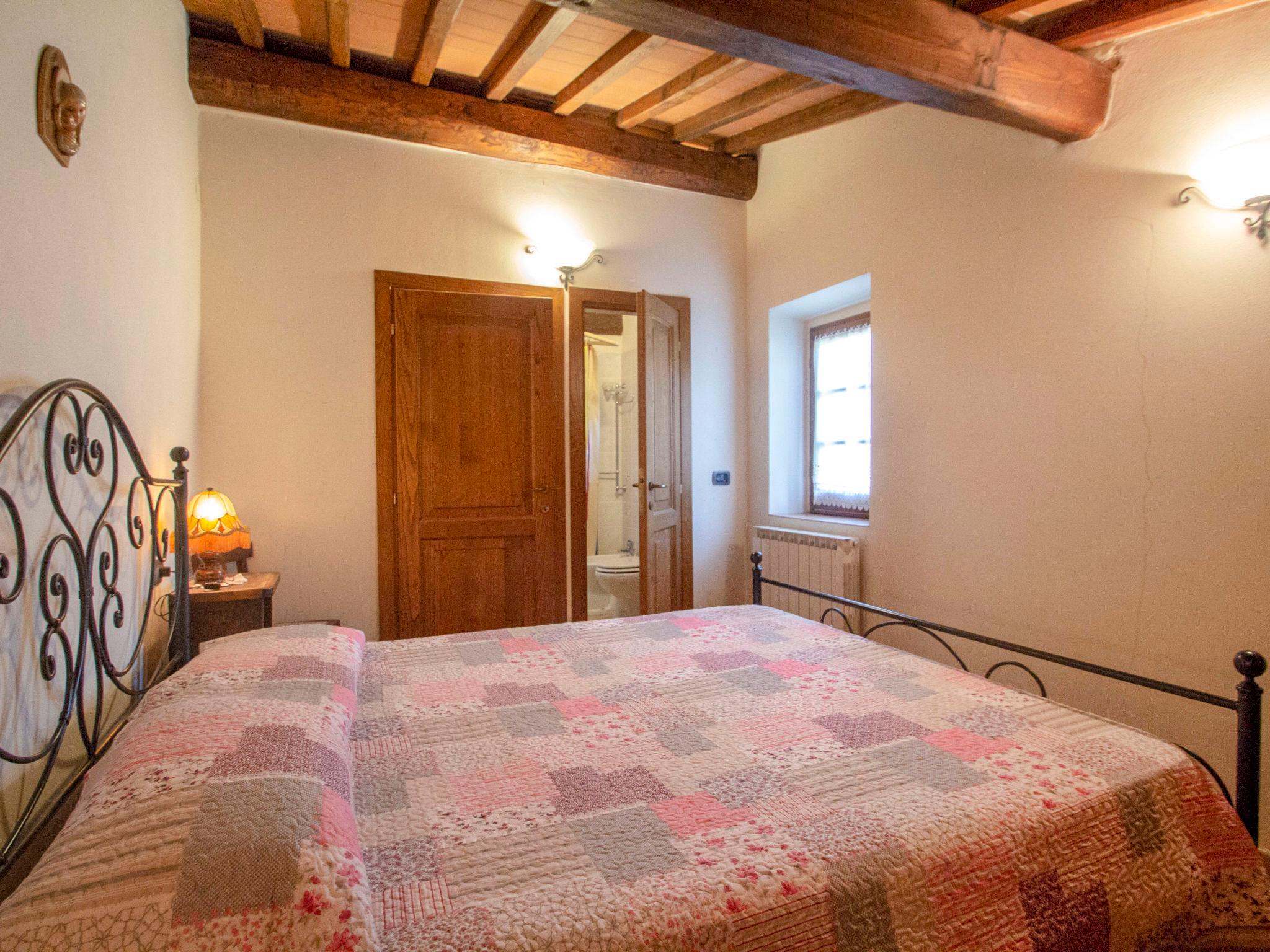 Foto 18 - Haus mit 3 Schlafzimmern in Montevarchi mit privater pool und garten