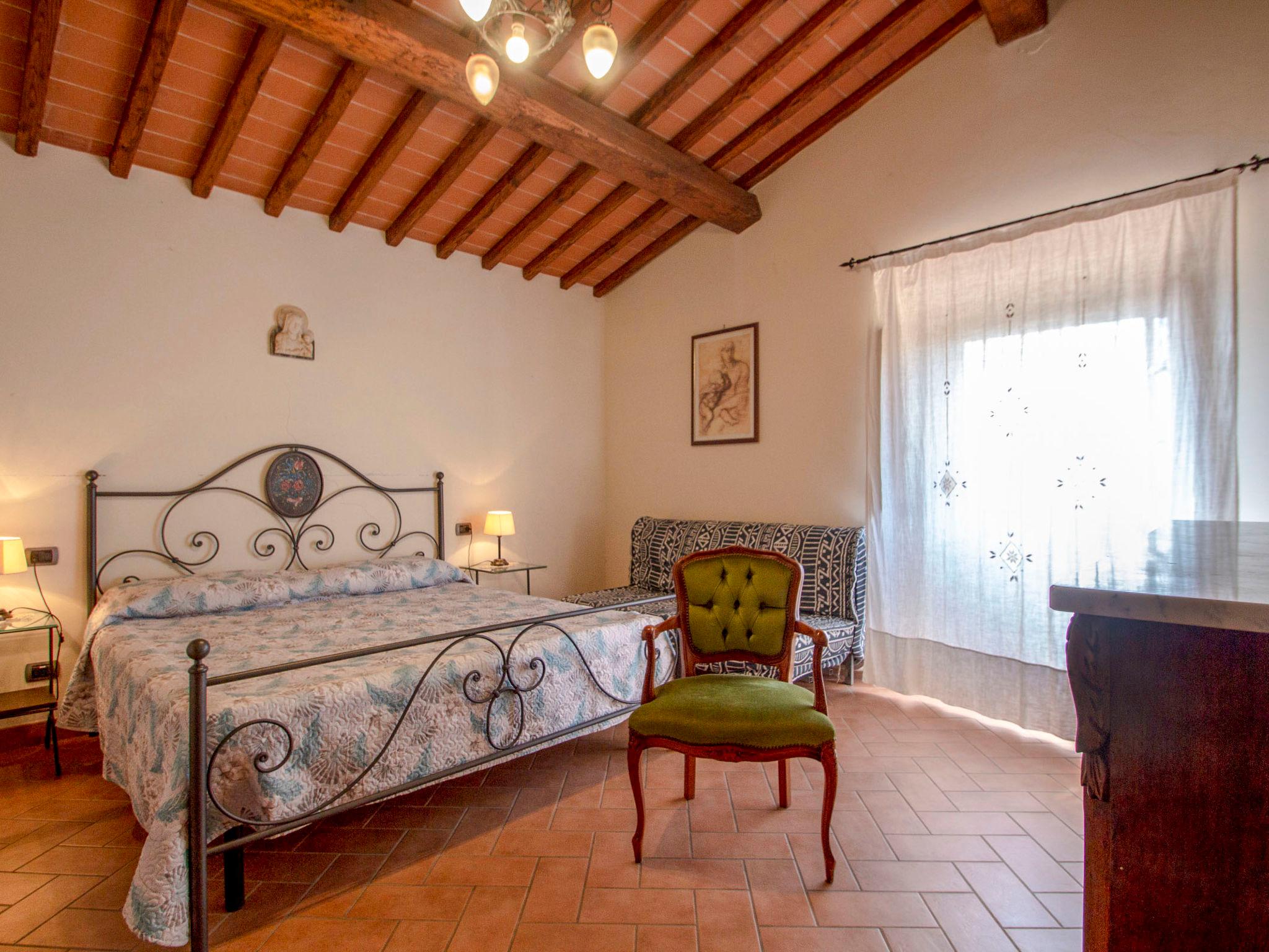 Foto 14 - Haus mit 3 Schlafzimmern in Montevarchi mit privater pool und garten