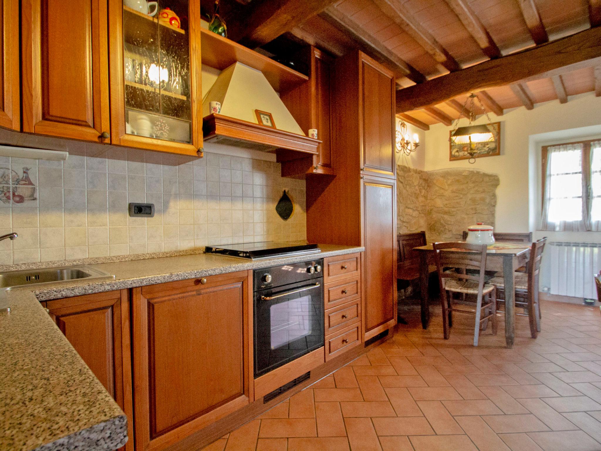 Photo 10 - 3 bedroom House in Montevarchi with private pool and garden