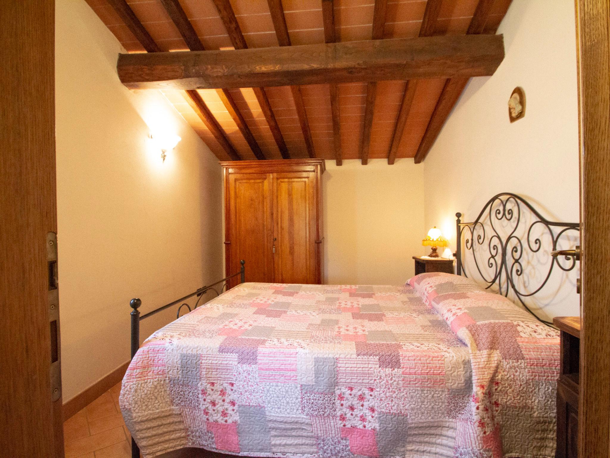 Foto 19 - Haus mit 5 Schlafzimmern in Montevarchi mit privater pool und garten