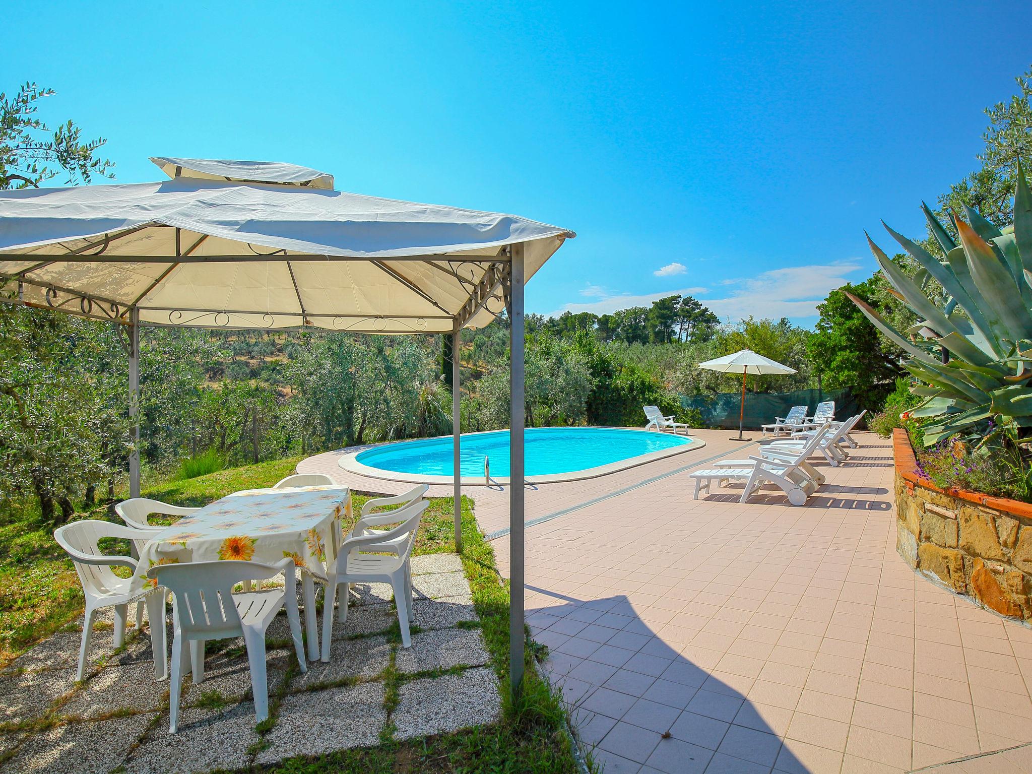 Foto 31 - Haus mit 3 Schlafzimmern in Montevarchi mit privater pool und garten
