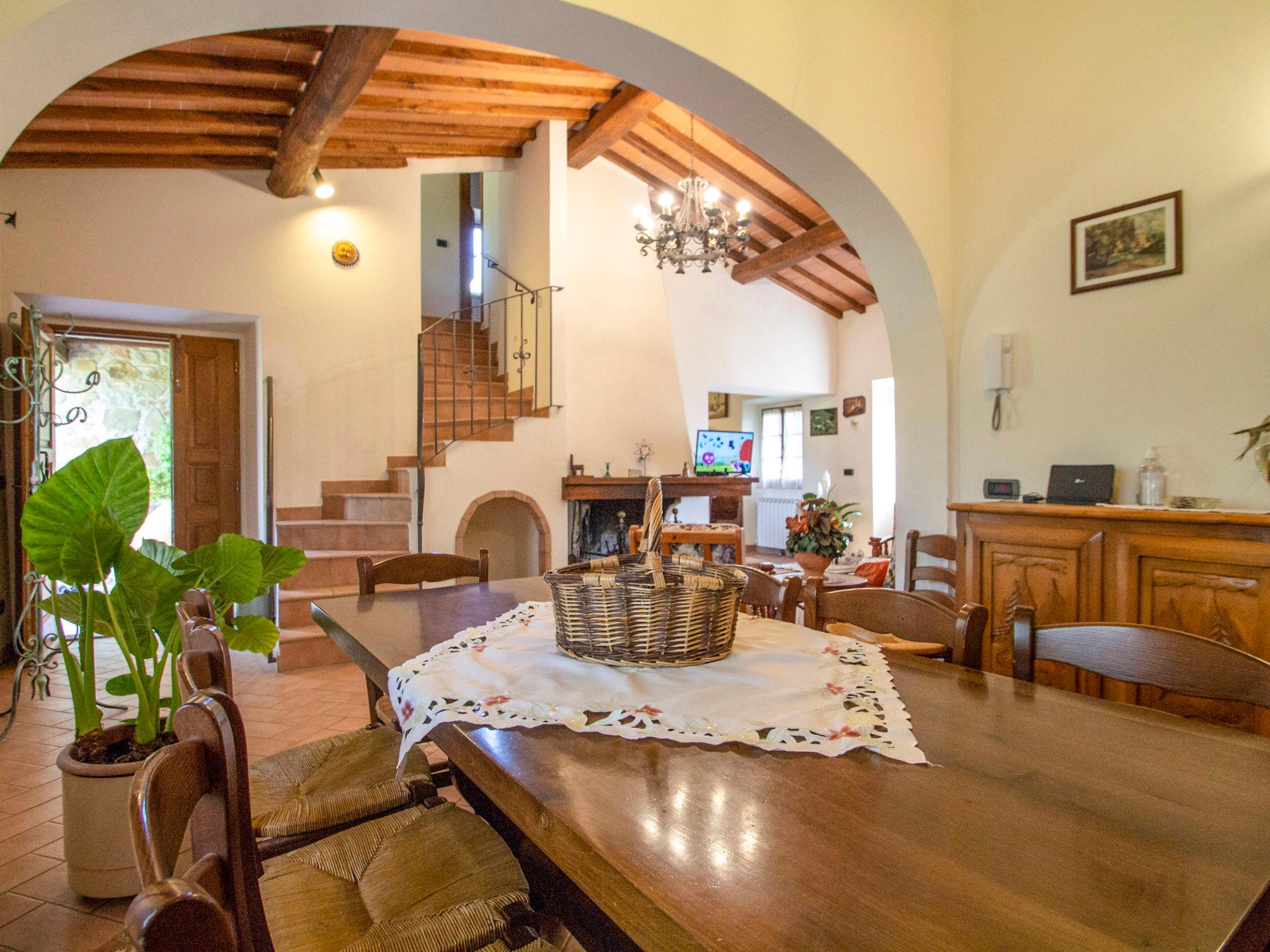Photo 5 - 3 bedroom House in Montevarchi with private pool and garden