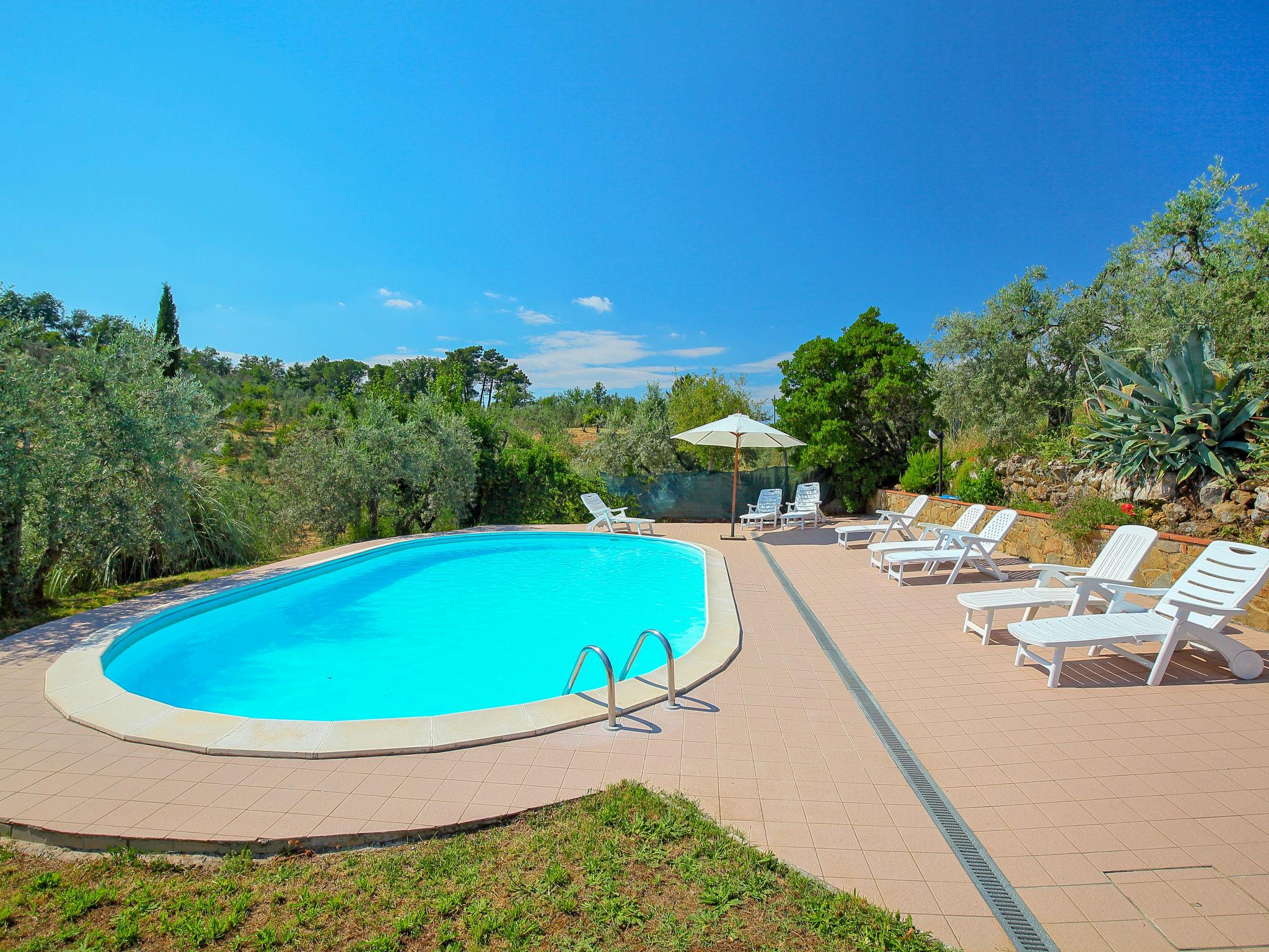 Foto 2 - Casa de 3 habitaciones en Montevarchi con piscina privada y jardín