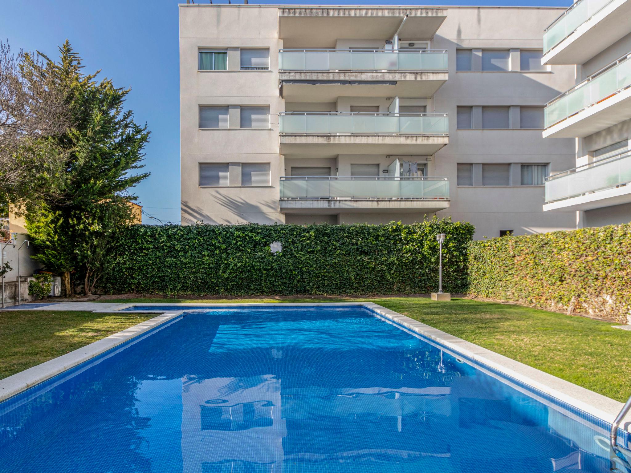 Foto 1 - Apartamento de 3 quartos em Torredembarra com piscina e jardim