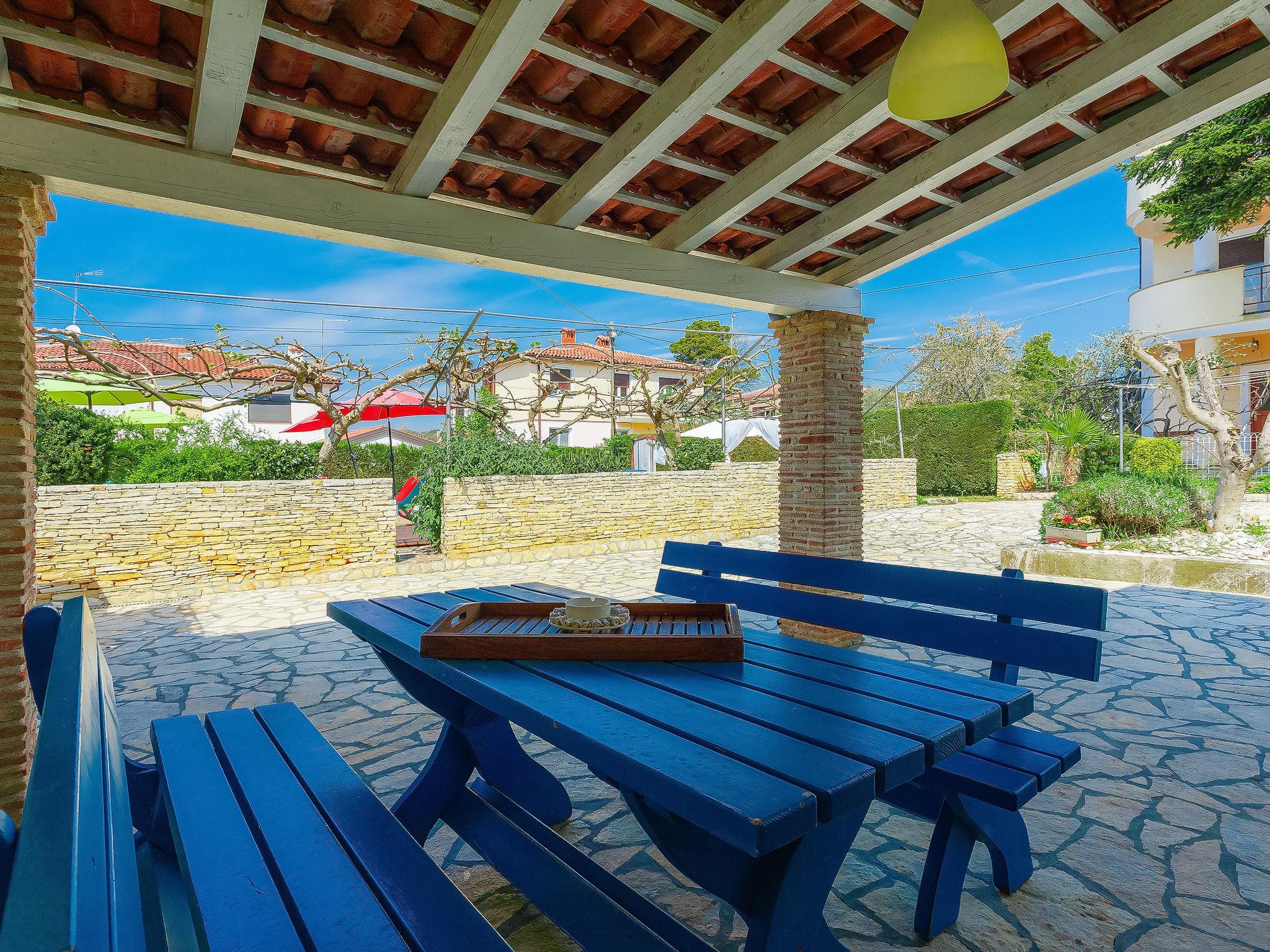 Photo 21 - 2 bedroom Apartment in Umag with swimming pool and garden