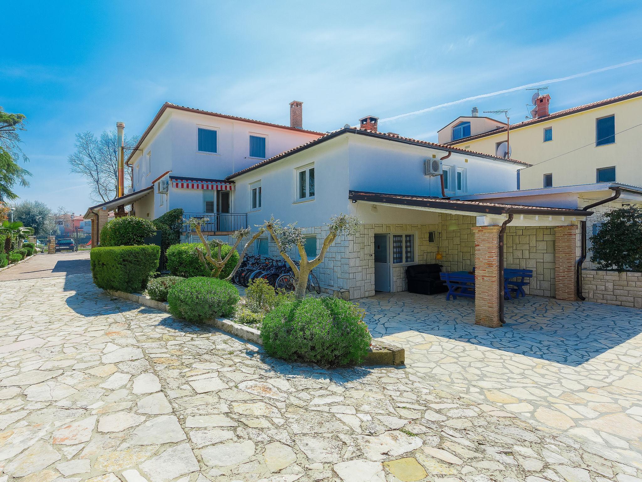 Photo 18 - Appartement de 2 chambres à Umag avec piscine et vues à la mer