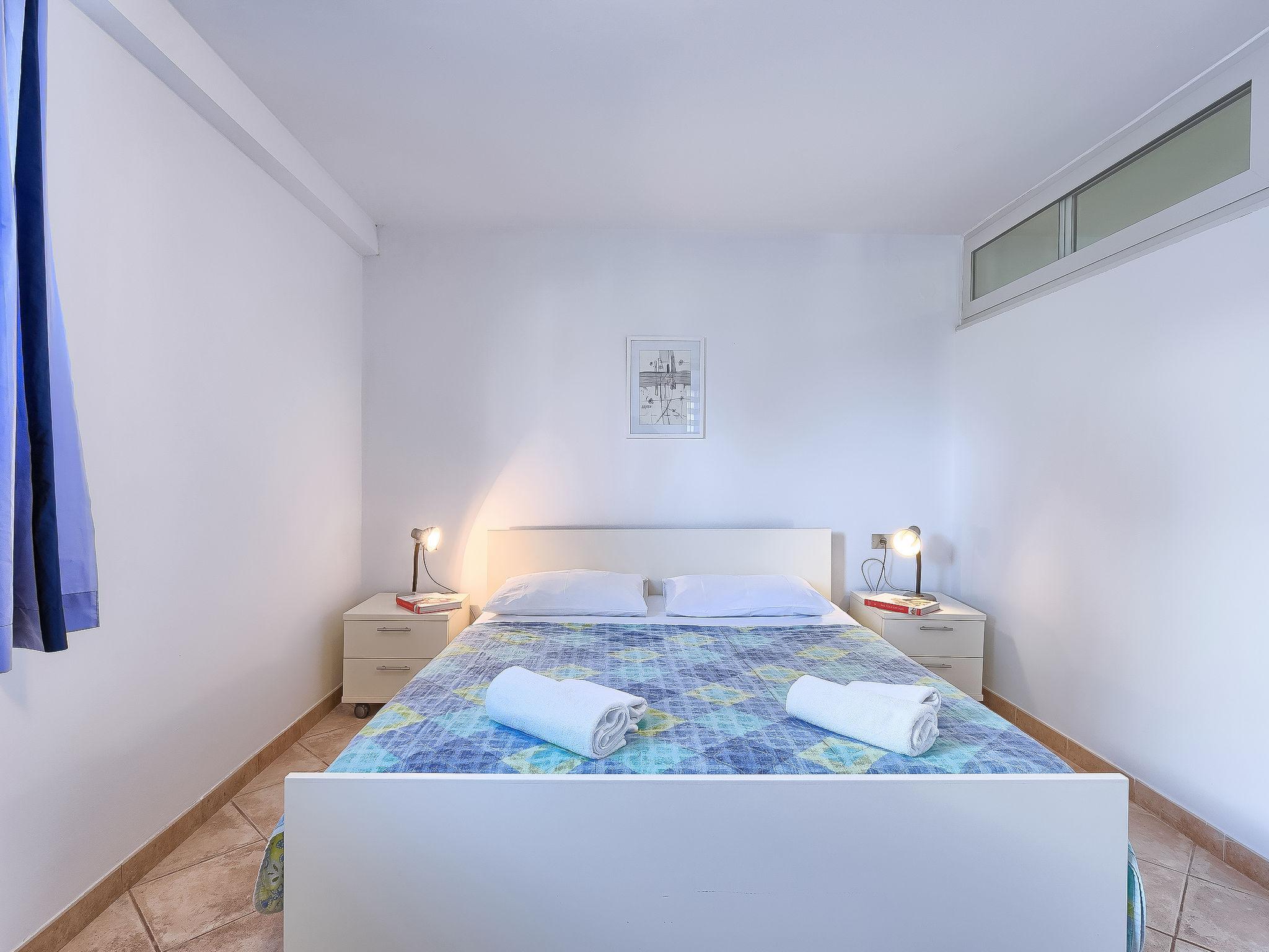 Foto 14 - Appartamento con 2 camere da letto a Umag con piscina e vista mare