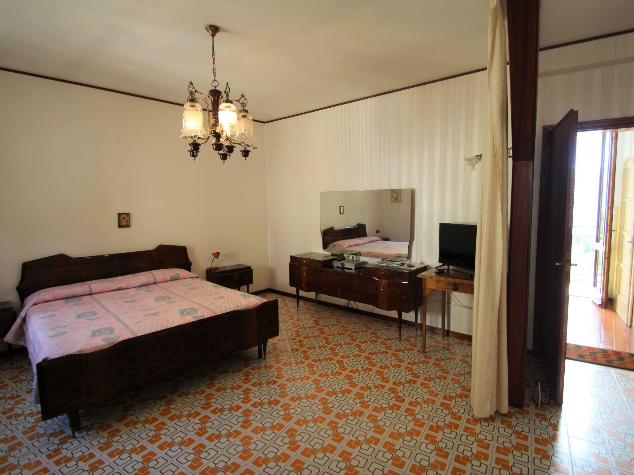 Foto 6 - Appartamento con 2 camere da letto a Gargnano con vista sulle montagne