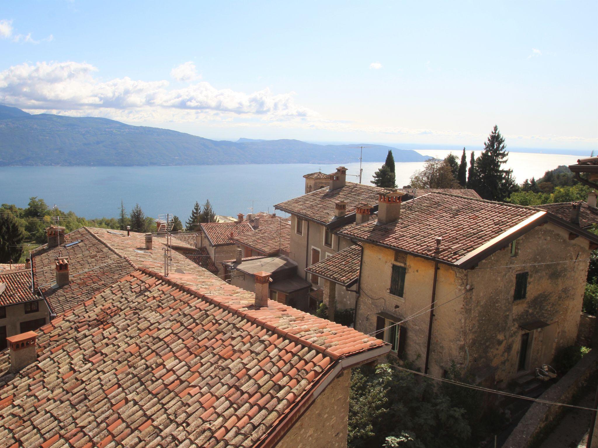 Foto 2 - Appartamento con 2 camere da letto a Gargnano con vista sulle montagne