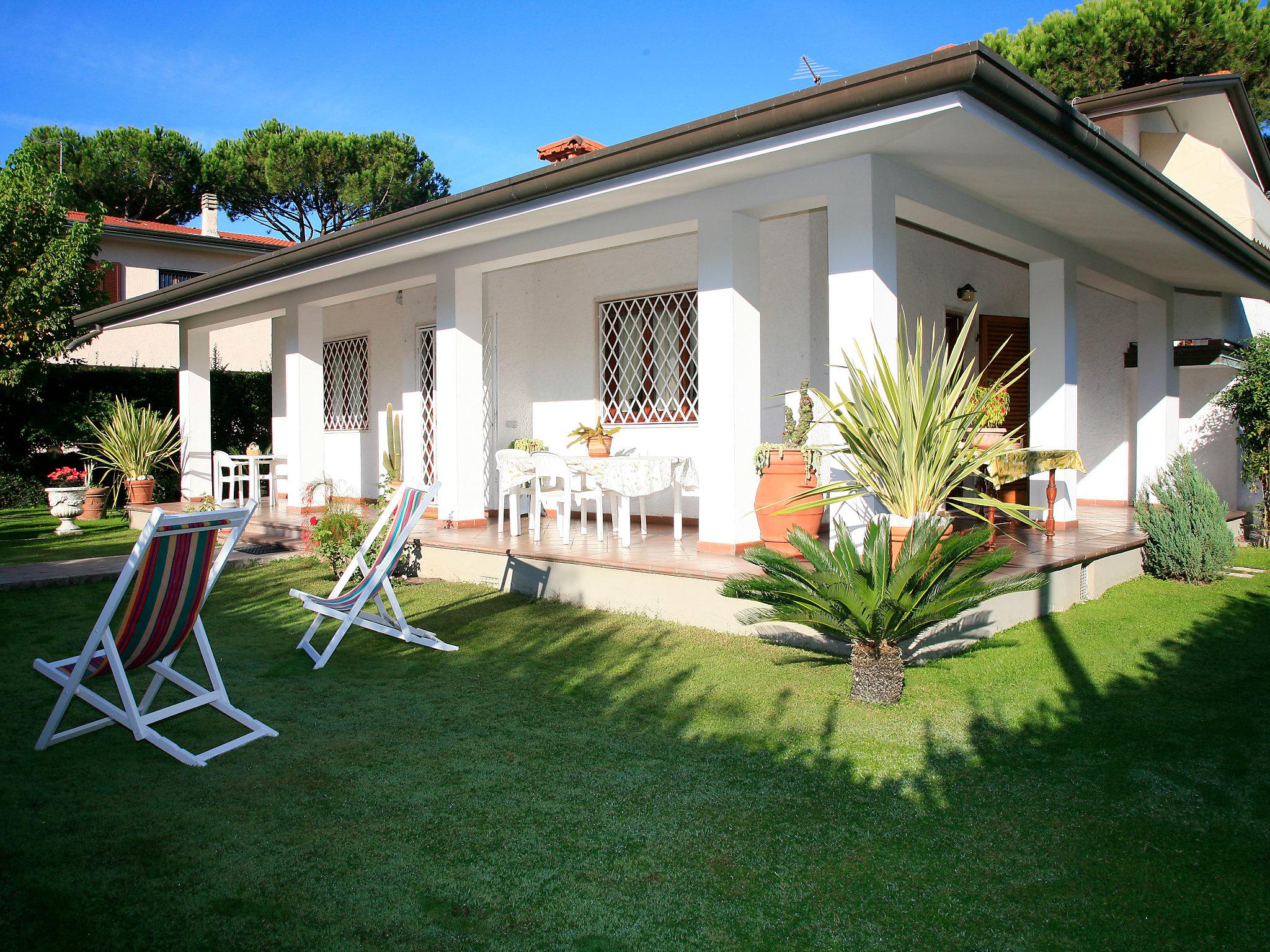 Foto 2 - Casa de 3 habitaciones en Forte dei Marmi con jardín y vistas al mar