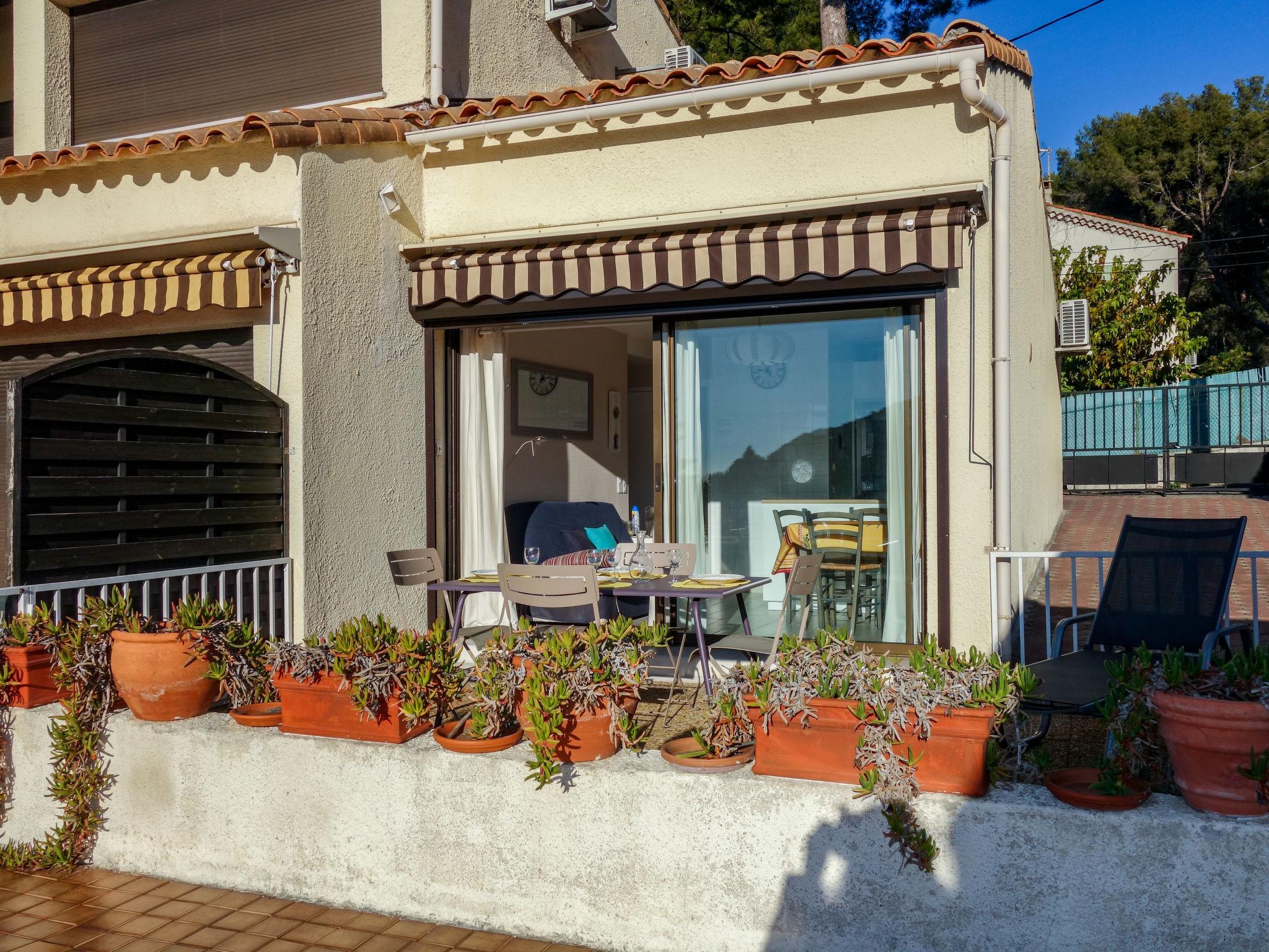 Photo 19 - Appartement de 2 chambres à Saint-Cyr-sur-Mer avec piscine et jardin