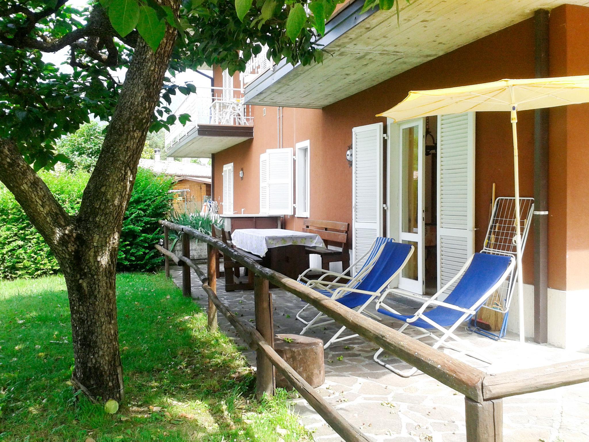 Photo 14 - 2 bedroom Apartment in Idro with garden and terrace